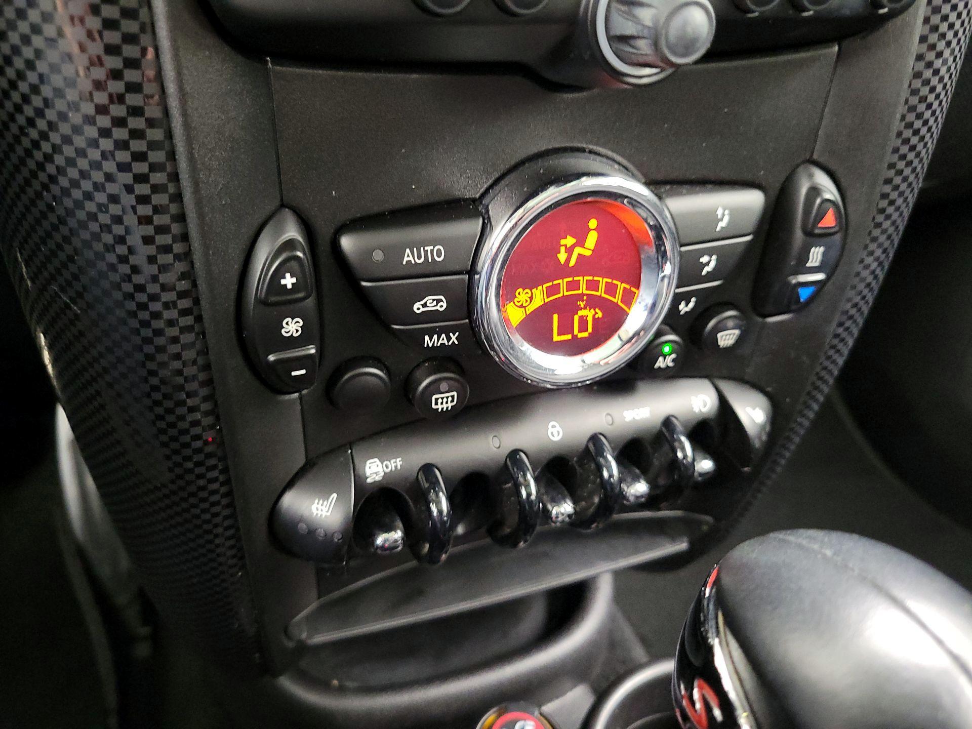 Thumbnail: 2015 MINI Cooper Countryman - 15