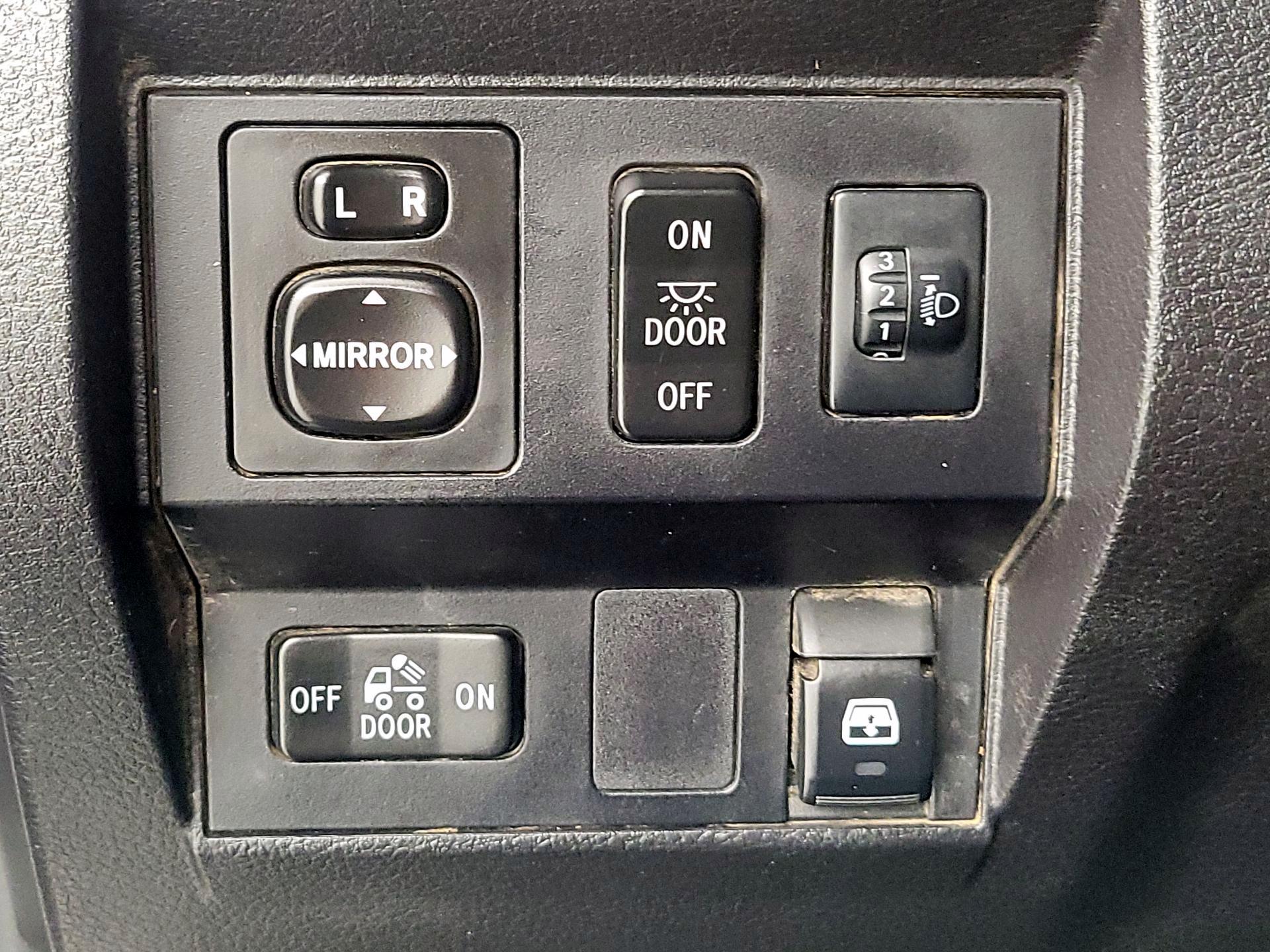 Thumbnail: 2015 Toyota Tundra - 13