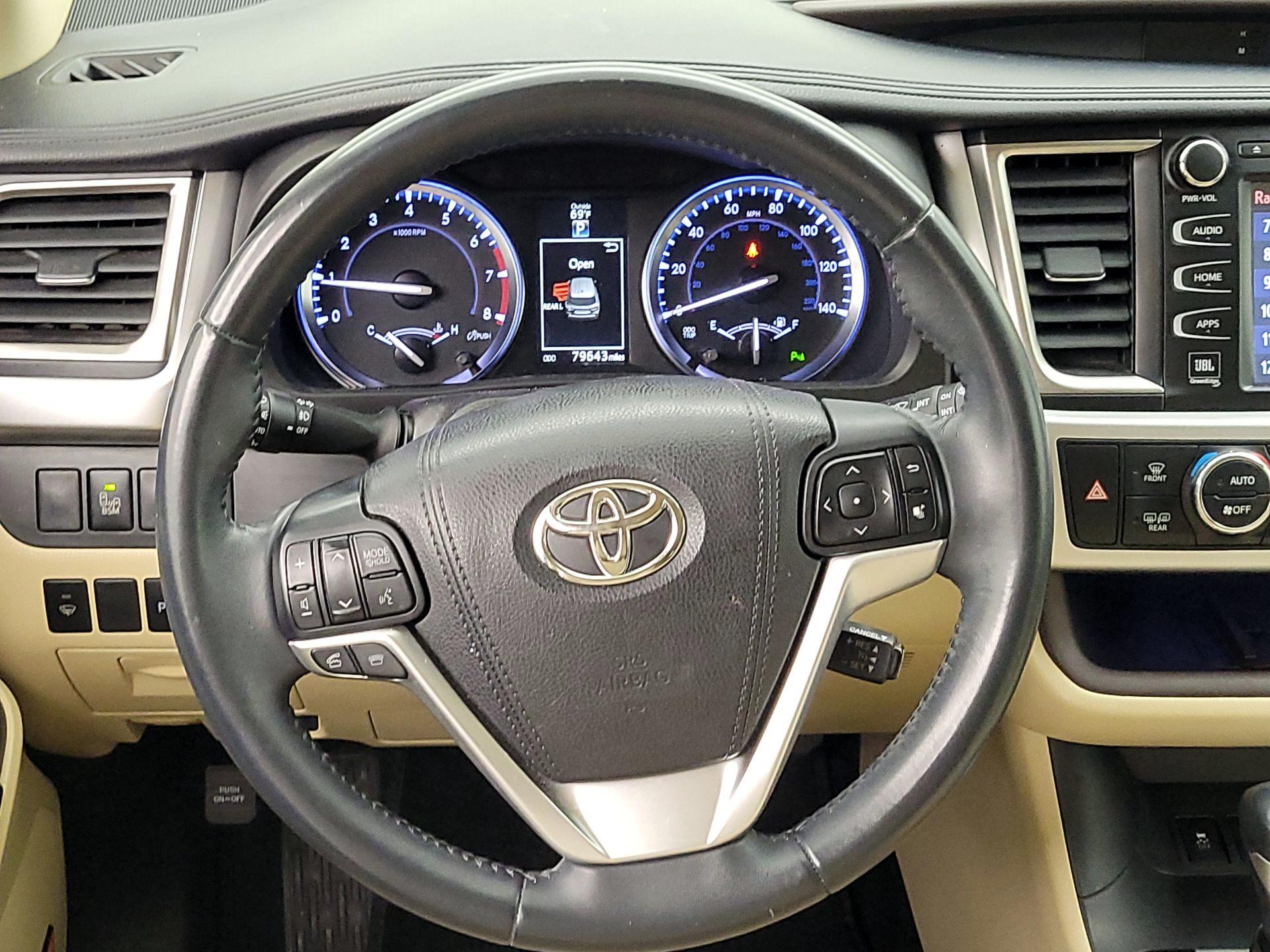 Thumbnail: 2016 Toyota Highlander - 10