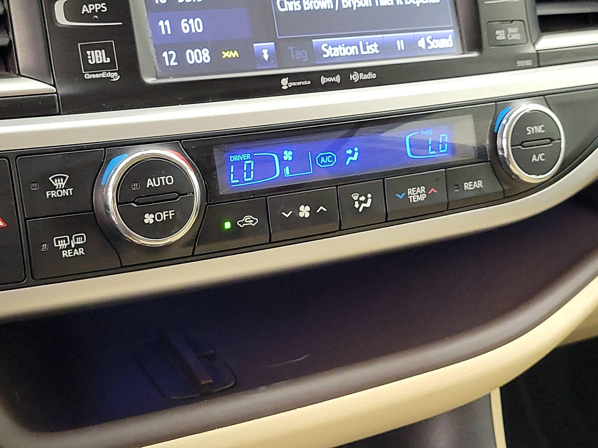 Thumbnail: 2016 Toyota Highlander - 14
