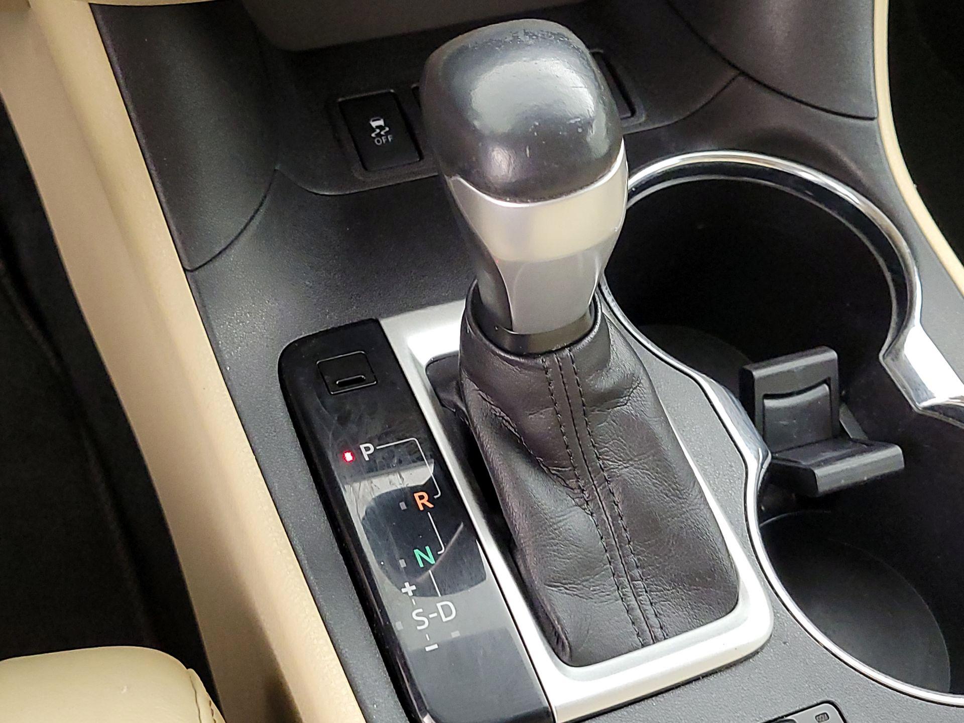 Thumbnail: 2016 Toyota Highlander - 15