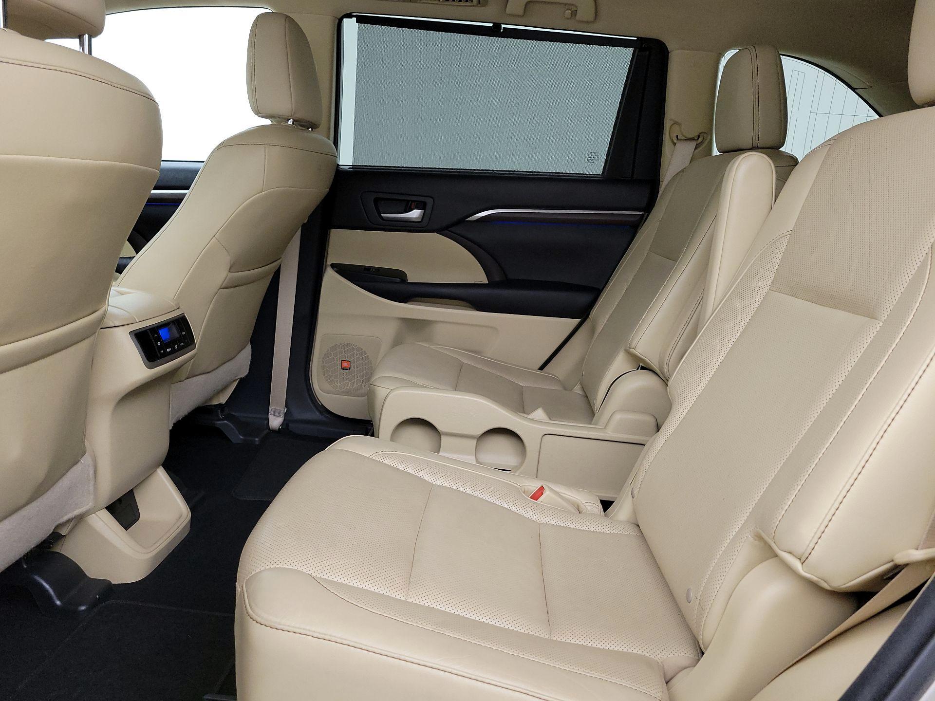 Thumbnail: 2016 Toyota Highlander - 17