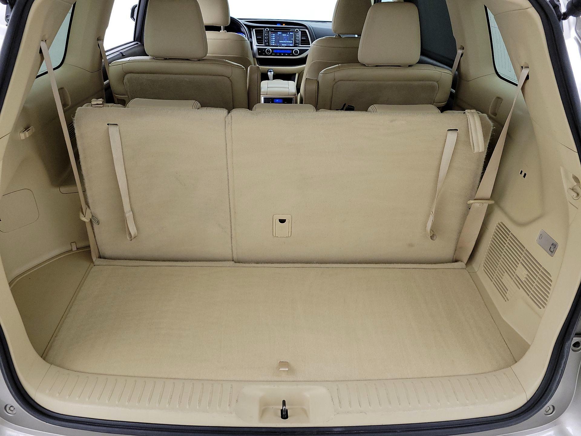 Thumbnail: 2016 Toyota Highlander - 18