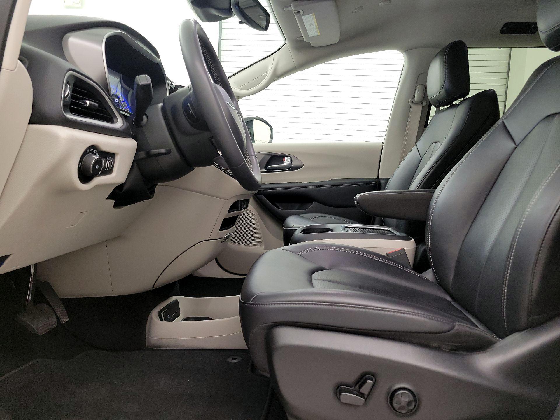 Thumbnail: 2024 Chrysler Pacifica - 11
