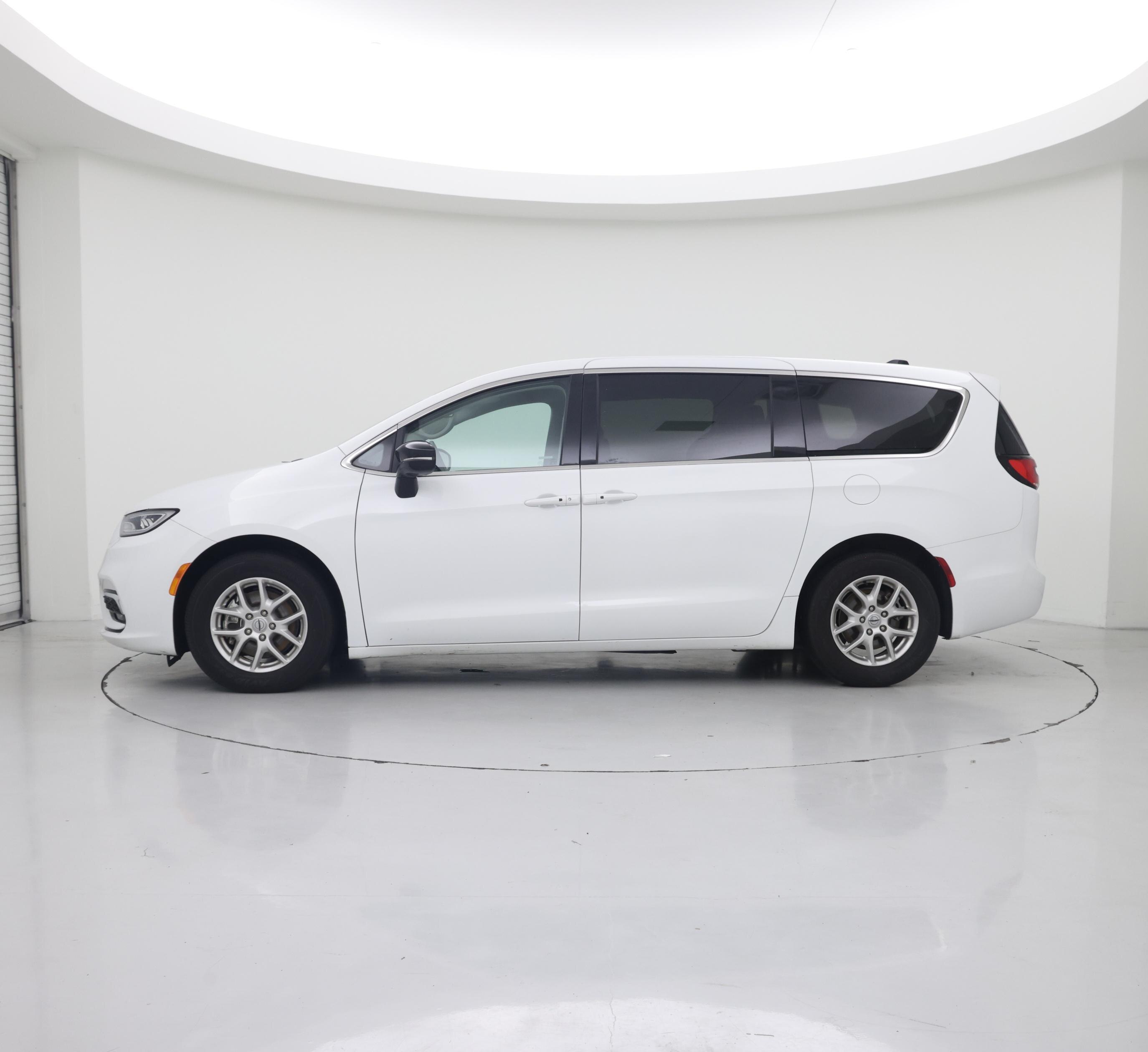 Thumbnail: 2024 Chrysler Pacifica - 3