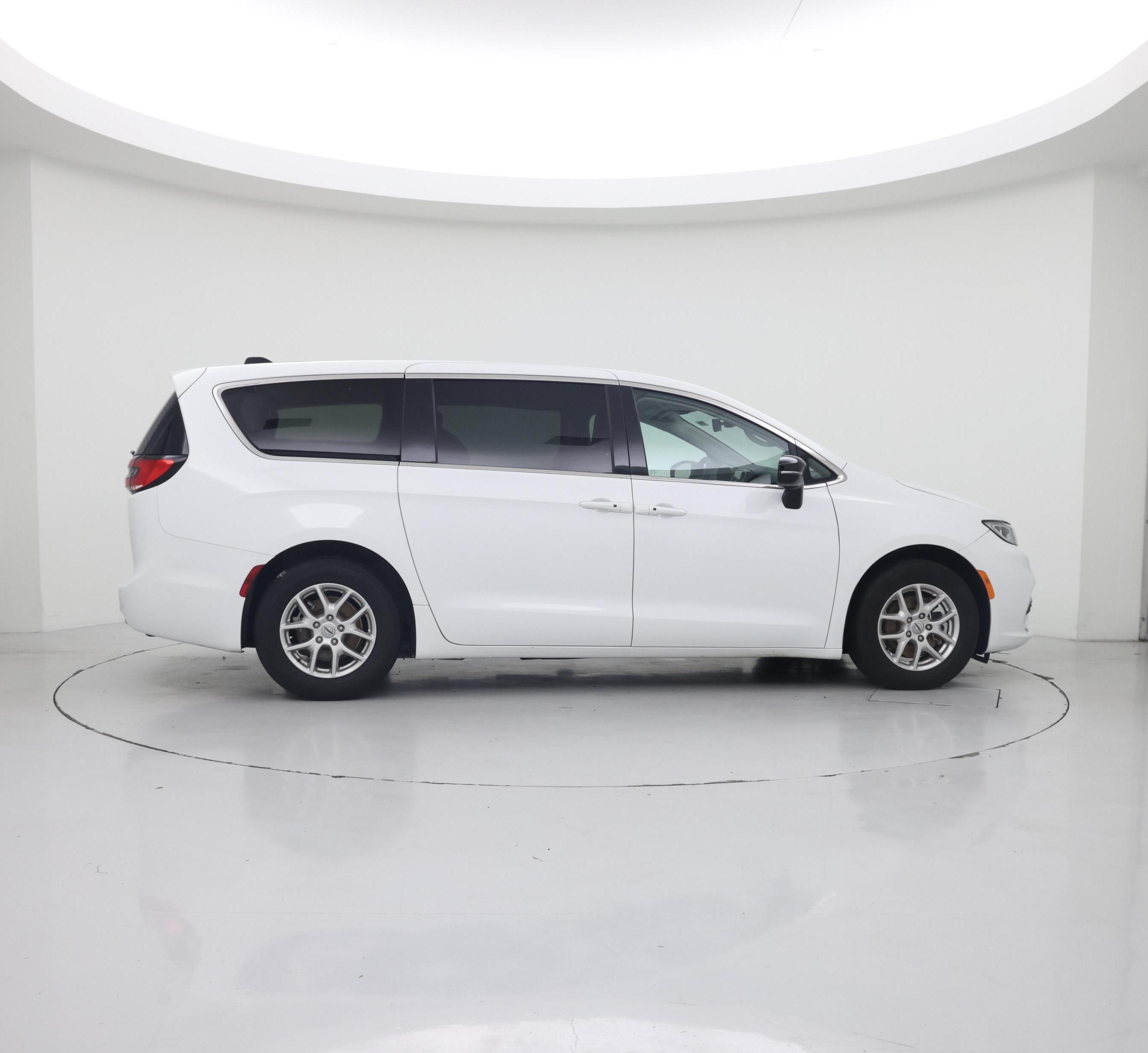 Thumbnail: 2024 Chrysler Pacifica - 7