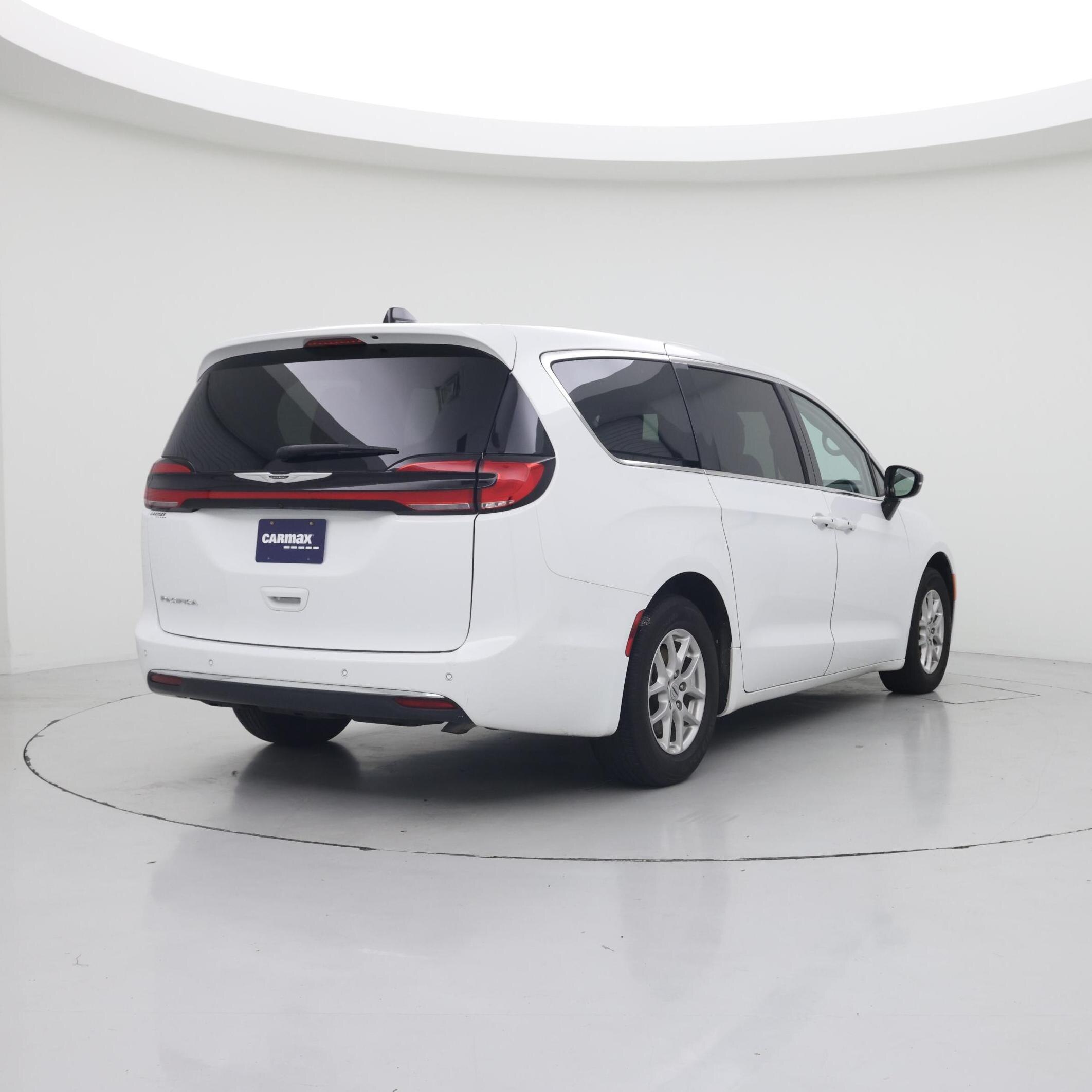 Thumbnail: 2024 Chrysler Pacifica - 8