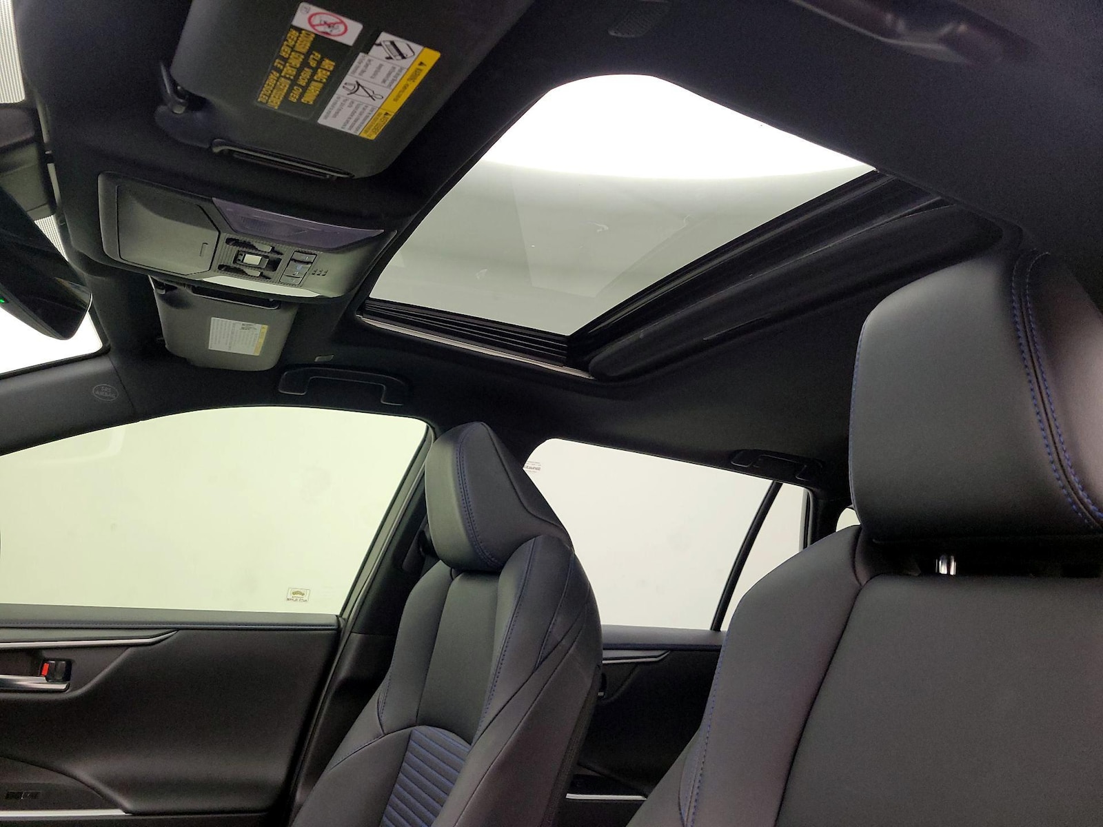 2025 Toyota RAV4 XSE - Photo 20