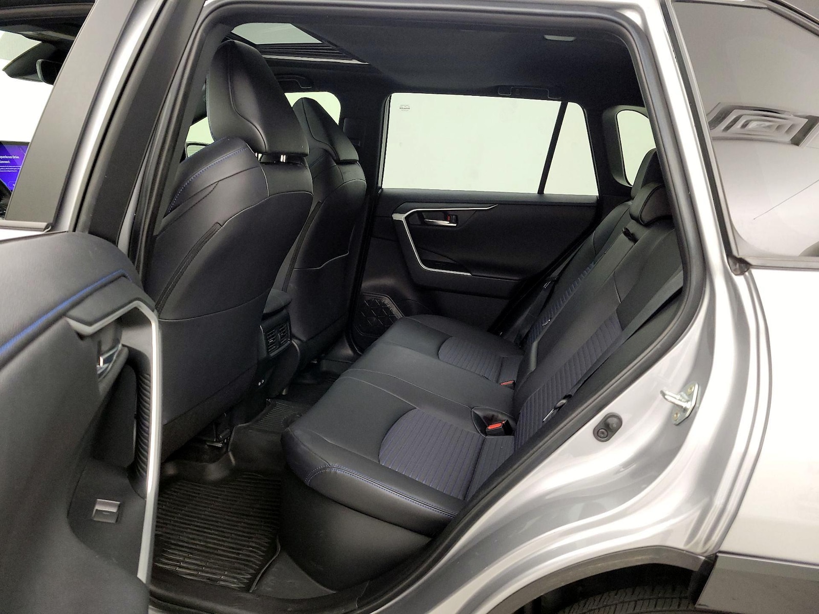 2025 Toyota RAV4 XSE - Photo 21