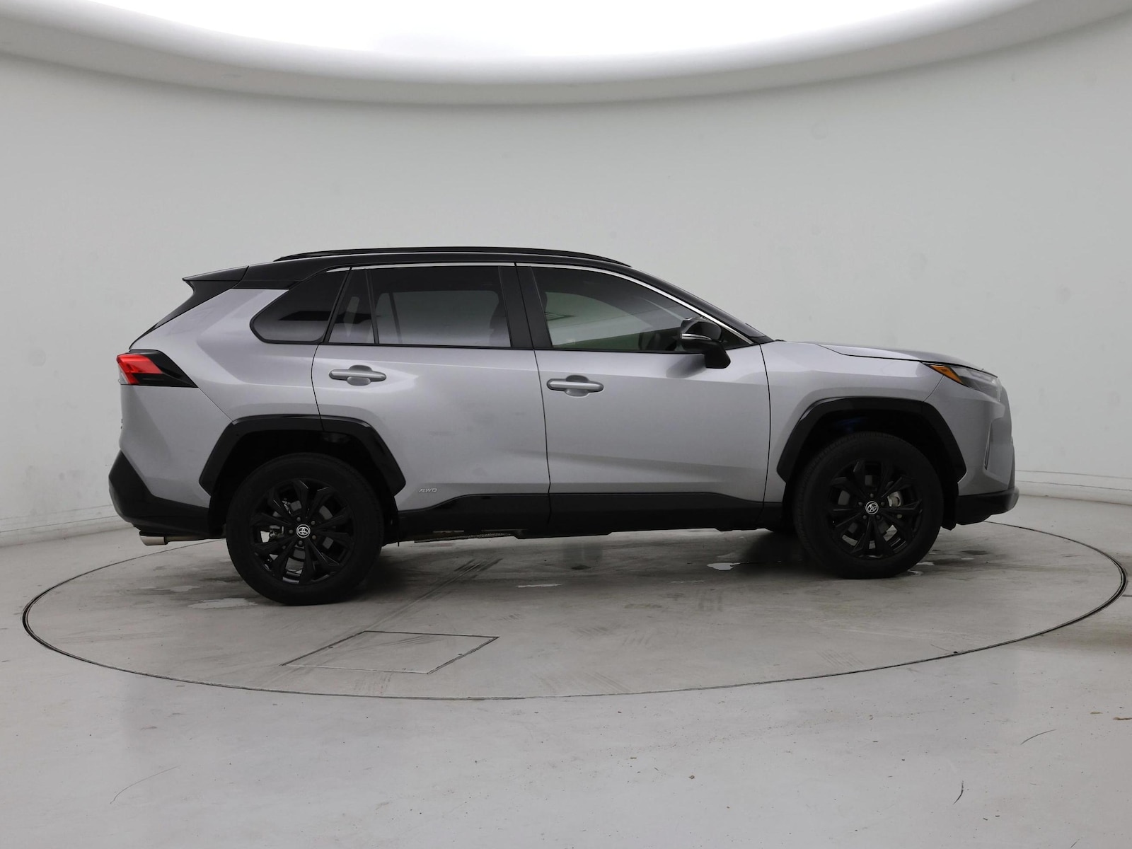2025 Toyota RAV4 XSE - Photo 8