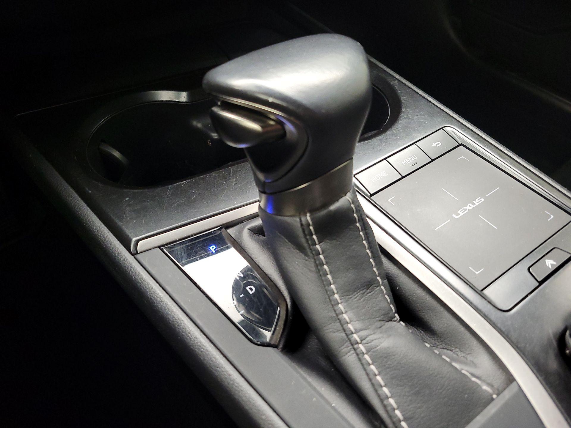 Thumbnail: 2020 Lexus UX - 15