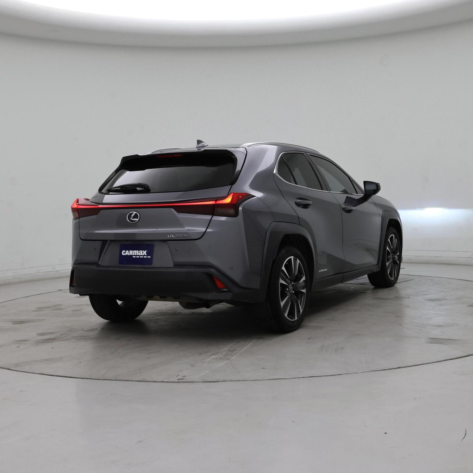 Thumbnail: 2020 Lexus UX - 8