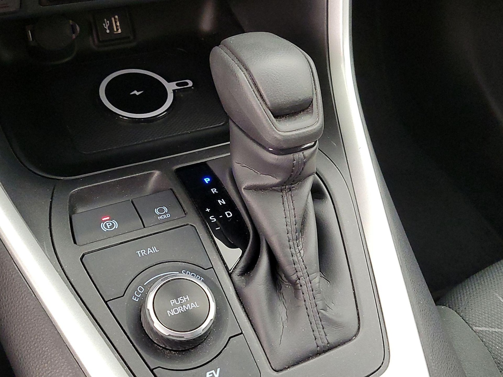 2024 Toyota RAV4 Woodland Edition - Photo 16