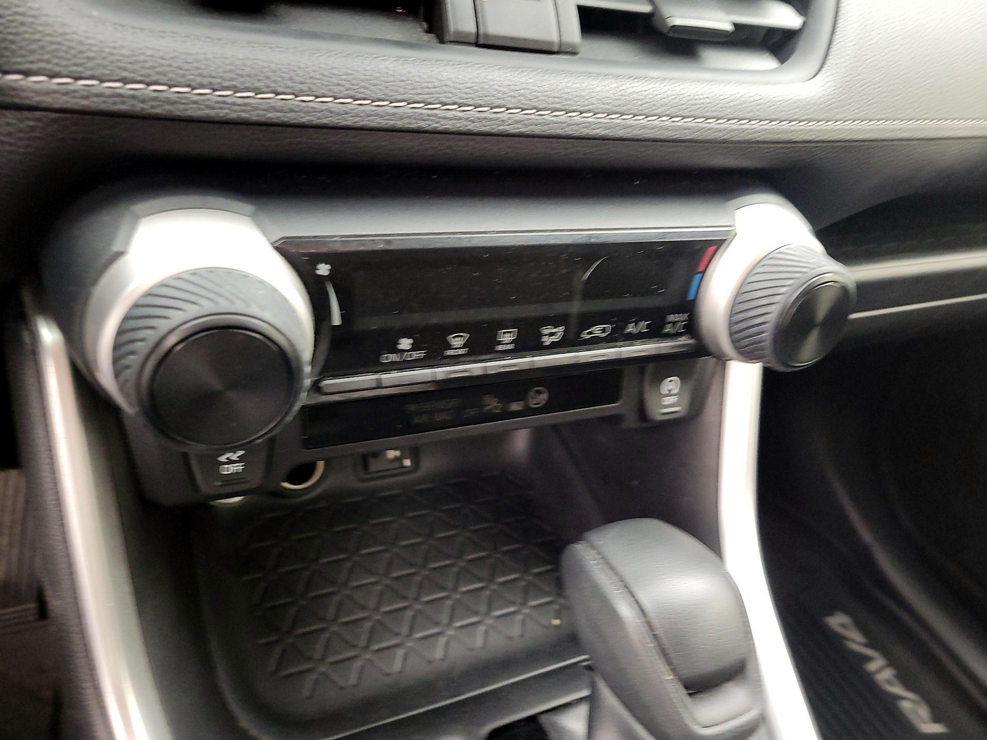 Thumbnail: 2019 Toyota RAV4 - 14