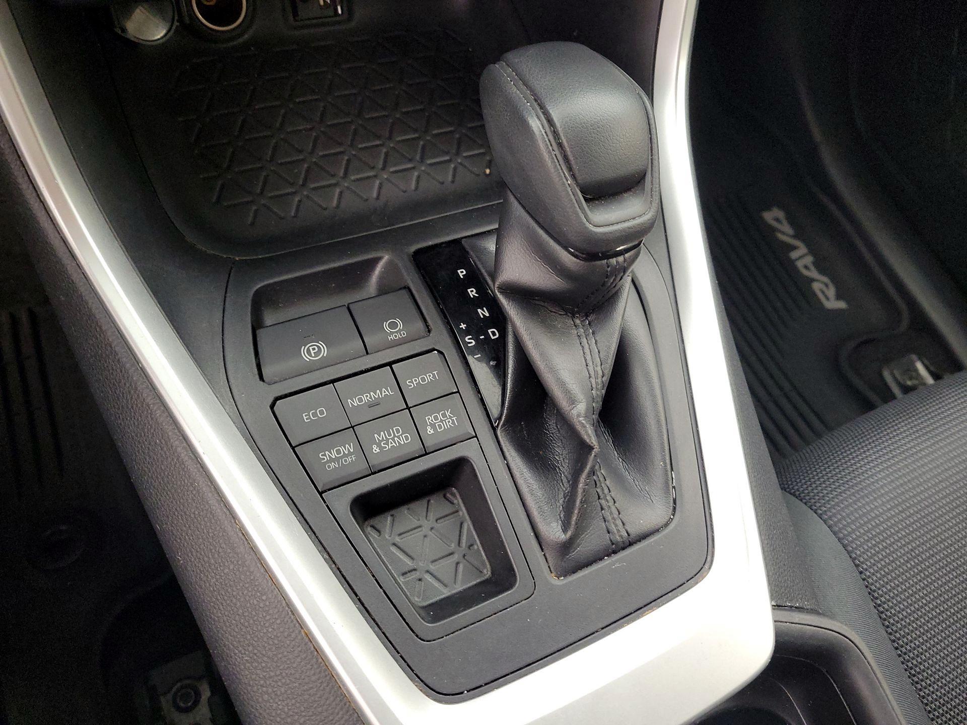 Thumbnail: 2019 Toyota RAV4 - 15