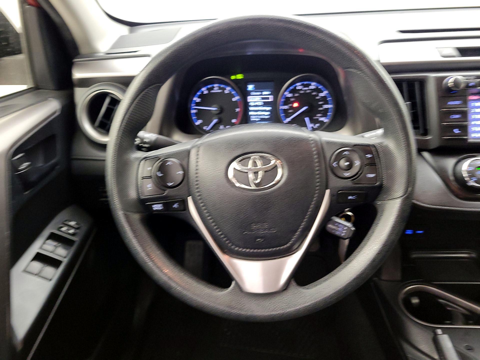 Thumbnail: 2017 Toyota RAV4 - 10