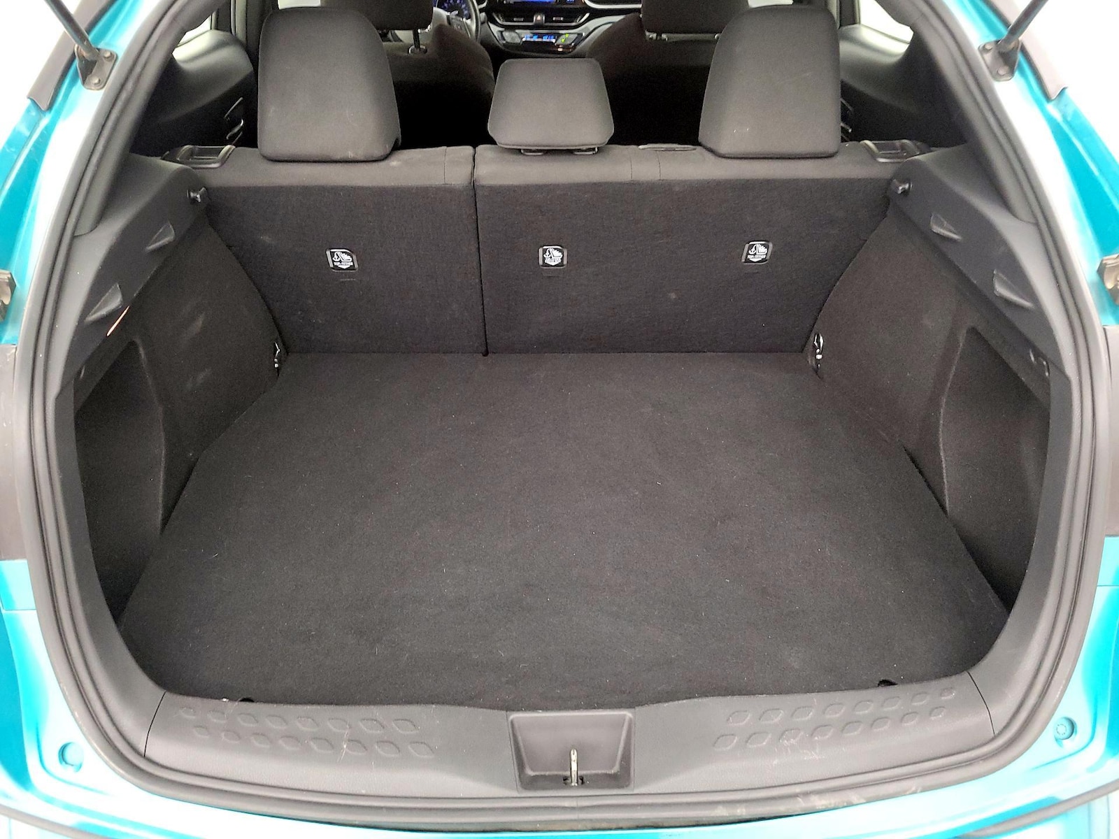 2018 Toyota C-HR XLE - Photo 17