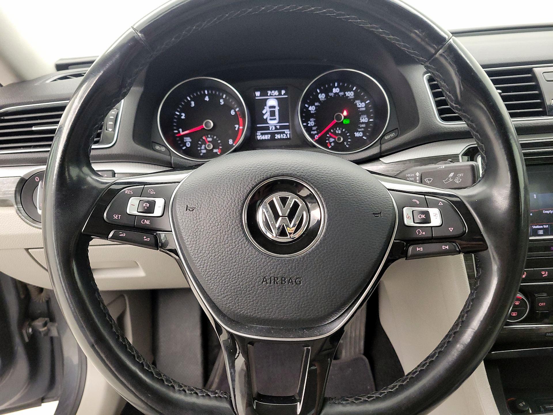 Thumbnail: 2018 Volkswagen Passat - 10