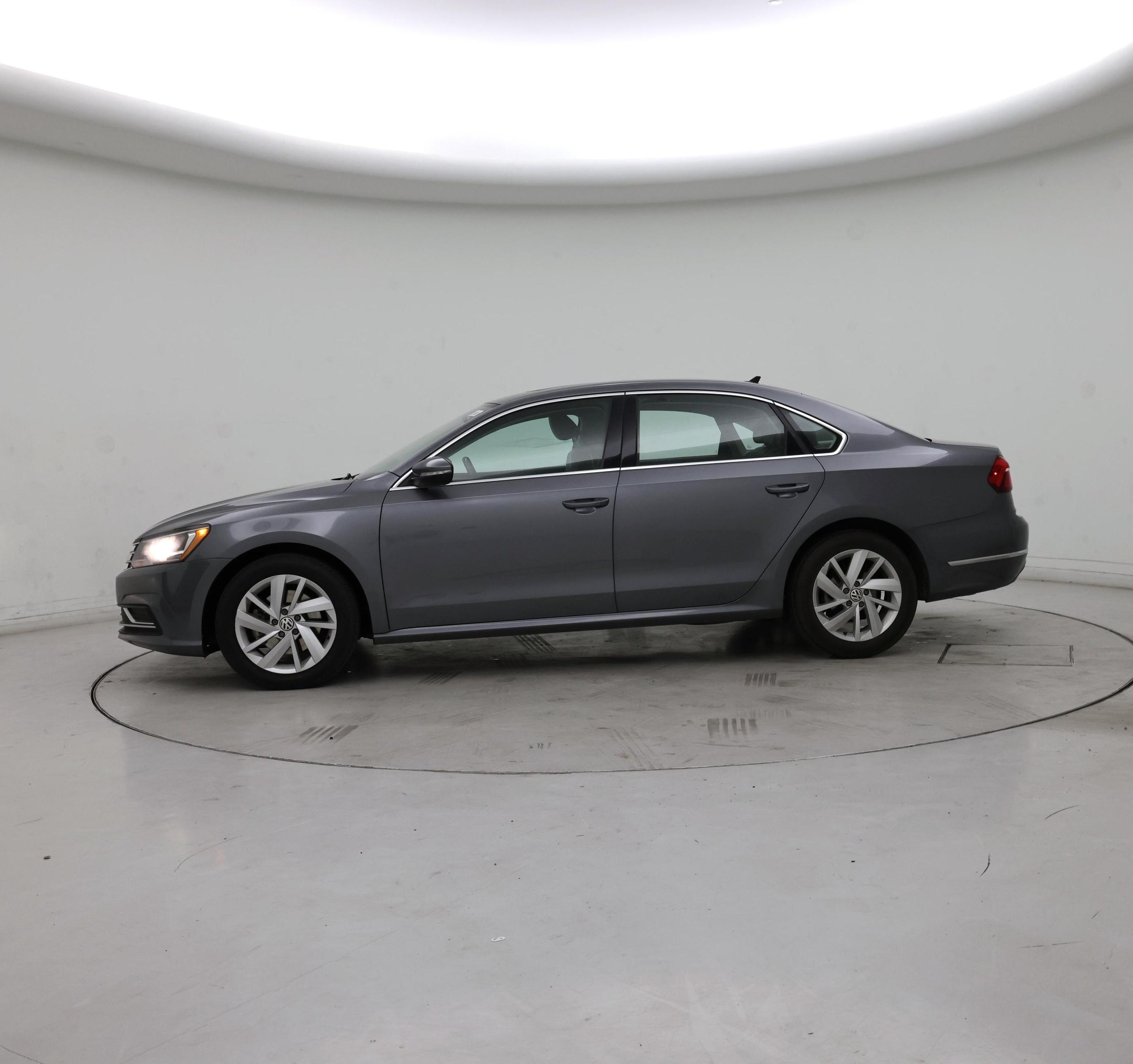 Thumbnail: 2018 Volkswagen Passat - 3
