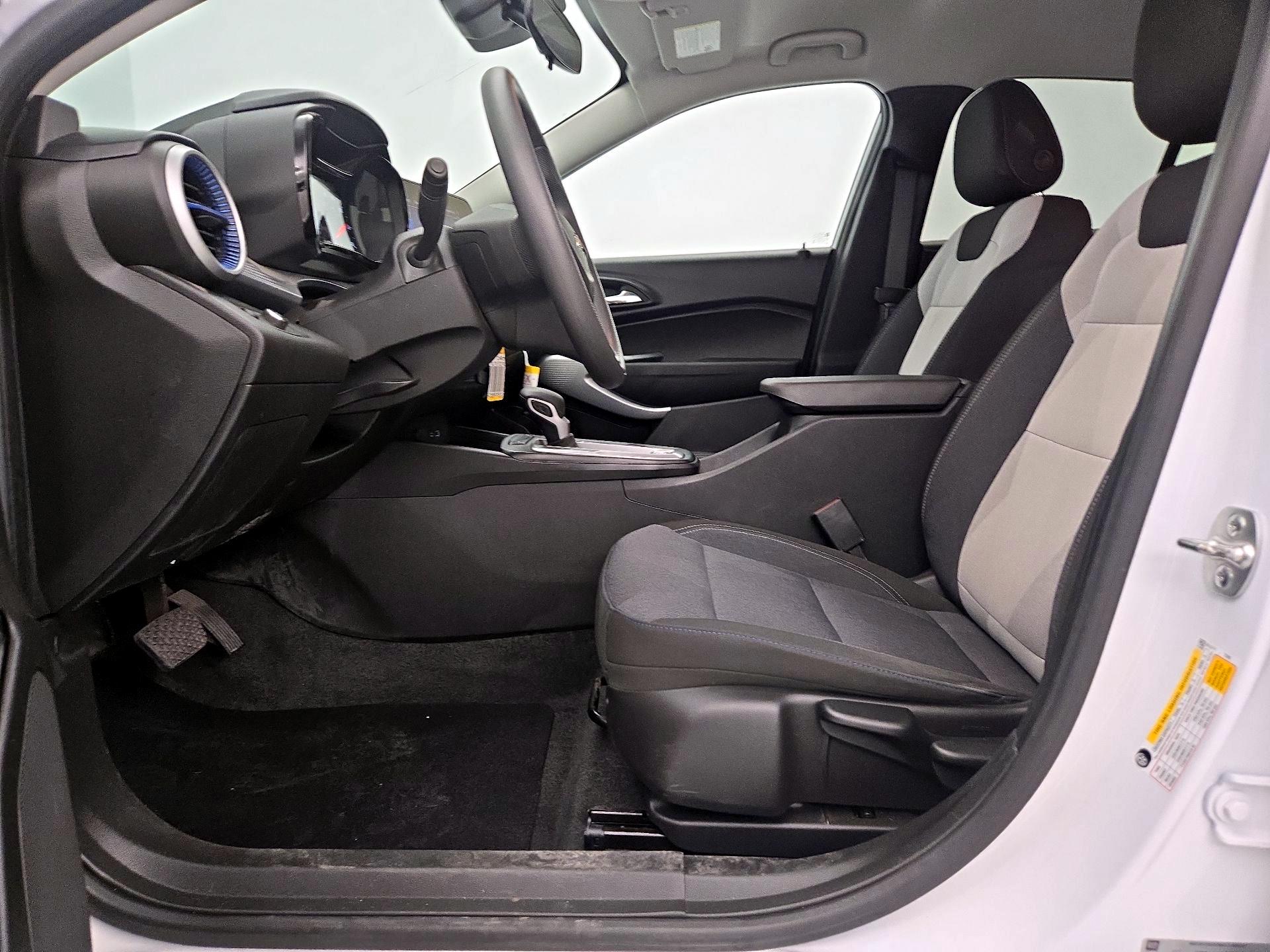 Thumbnail: 2024 Chevrolet Trax - 9