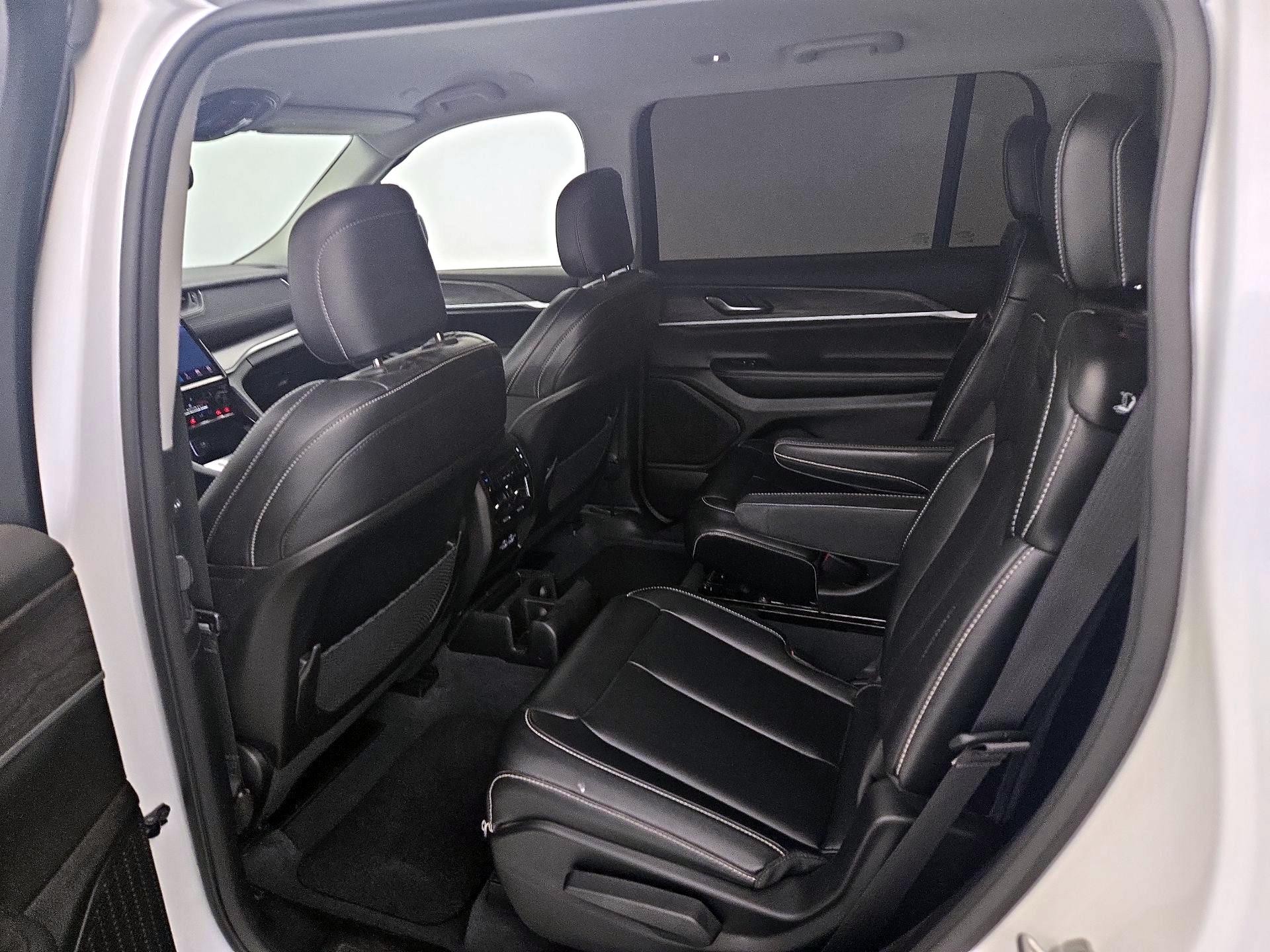 Thumbnail: 2023 Jeep Grand Cherokee L - 20