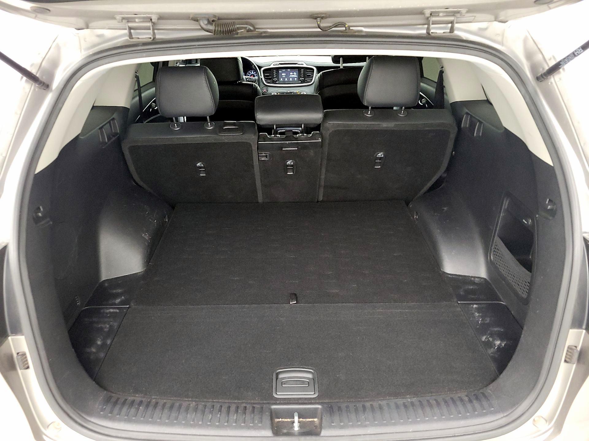 Thumbnail: 2017 Kia Sorento - 16