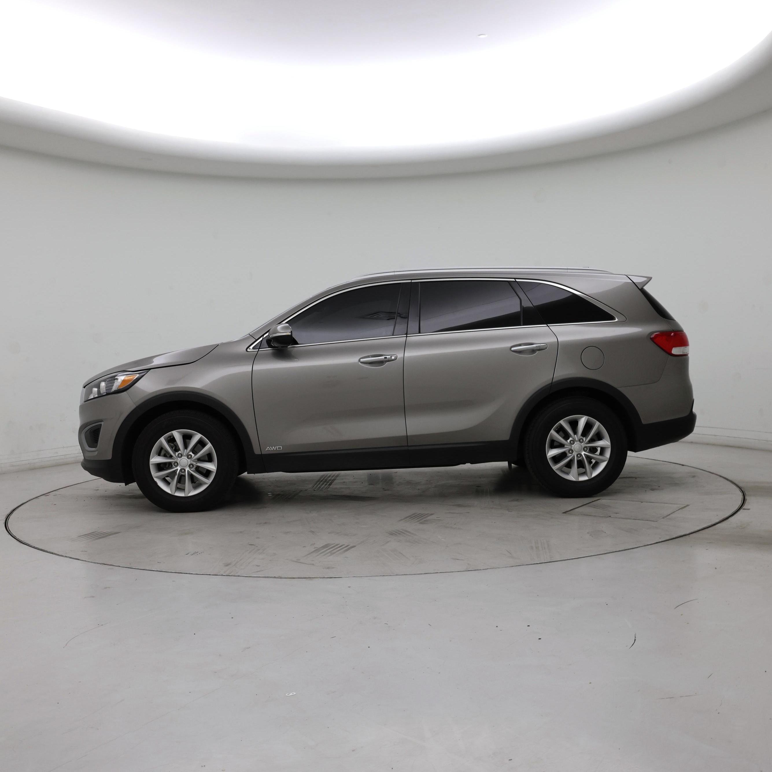 Thumbnail: 2017 Kia Sorento - 3