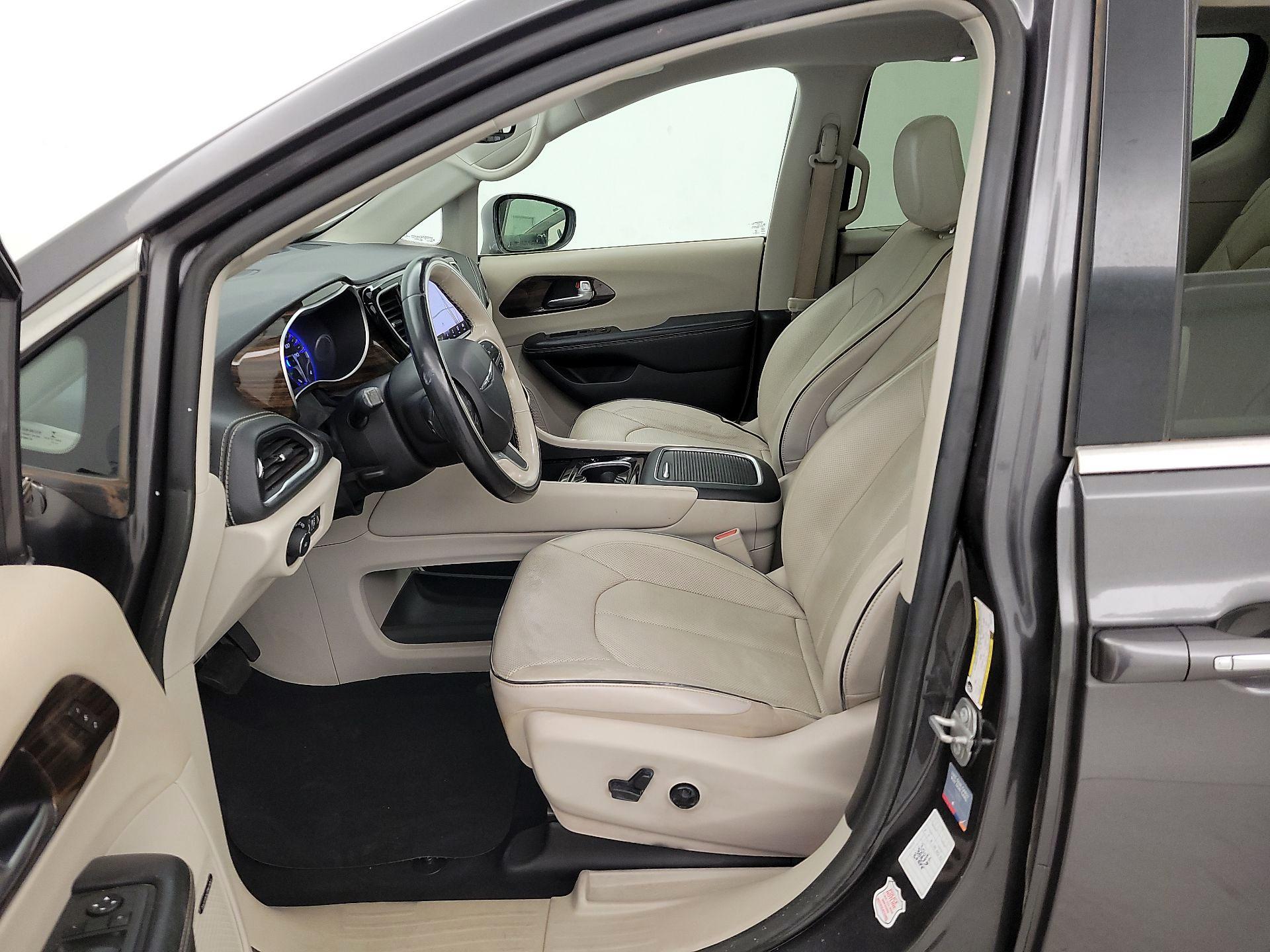 Thumbnail: 2021 Chrysler Pacifica - 11