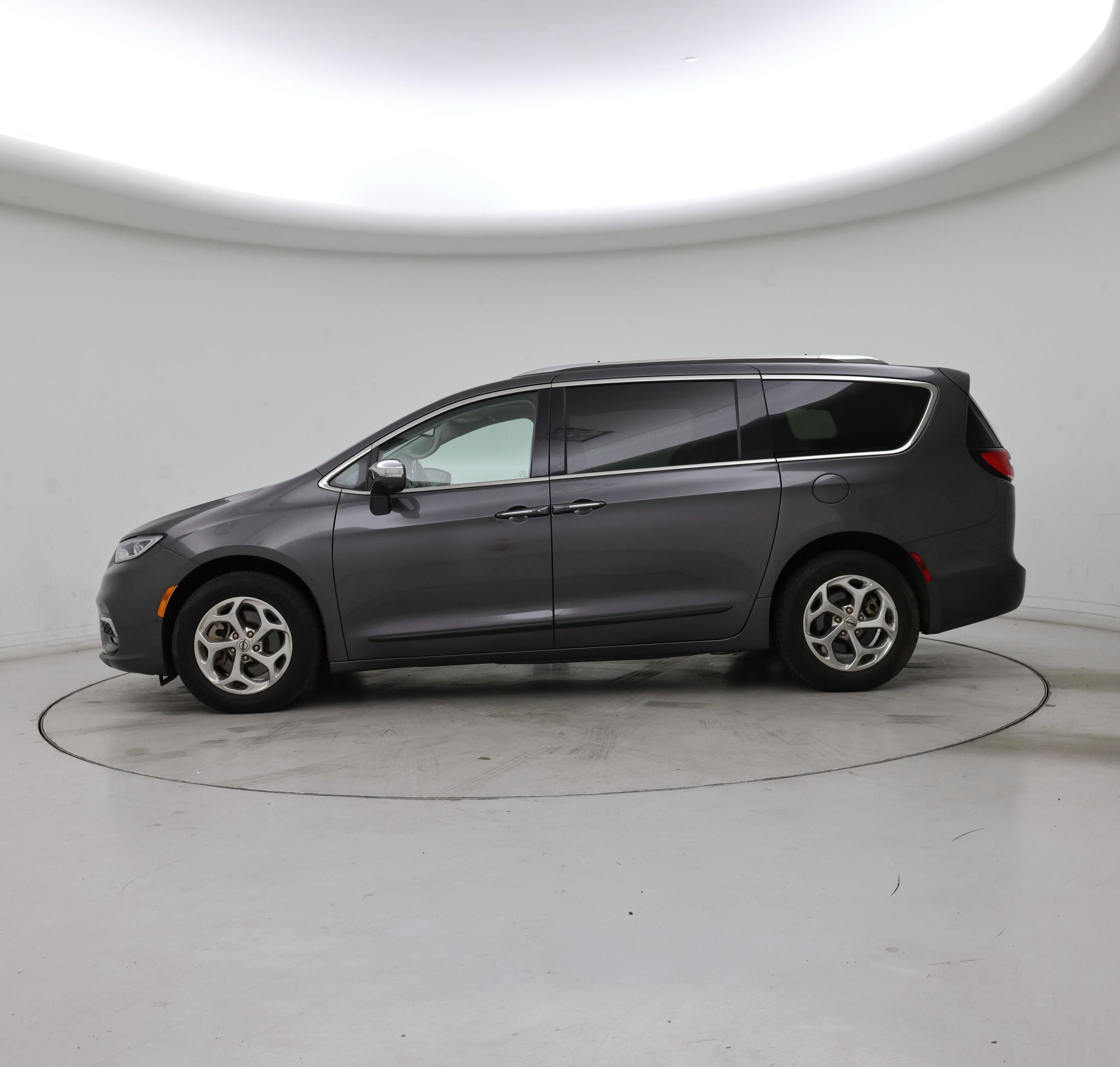 Thumbnail: 2021 Chrysler Pacifica - 3