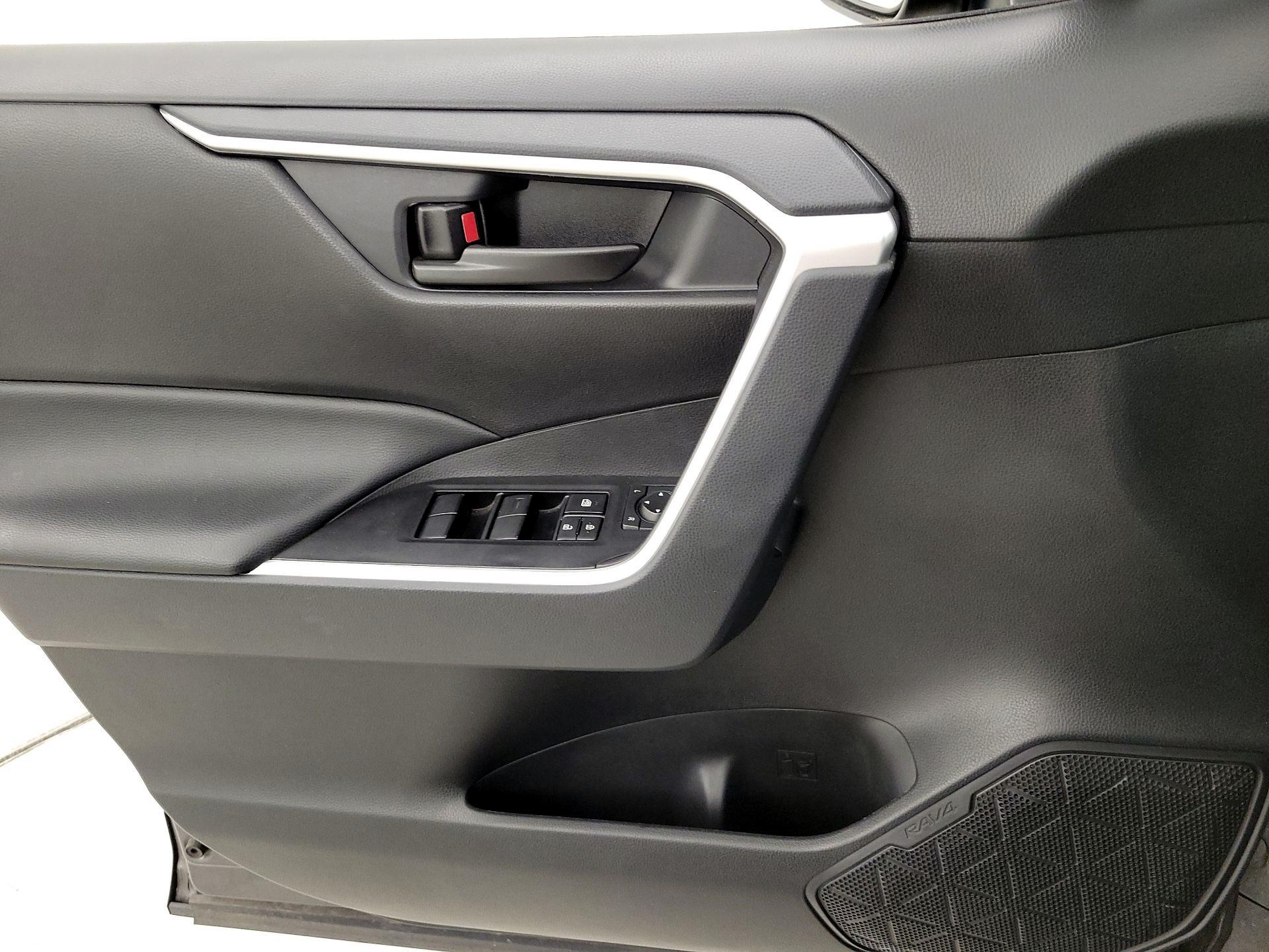 Thumbnail: 2025 Toyota RAV4 - 12