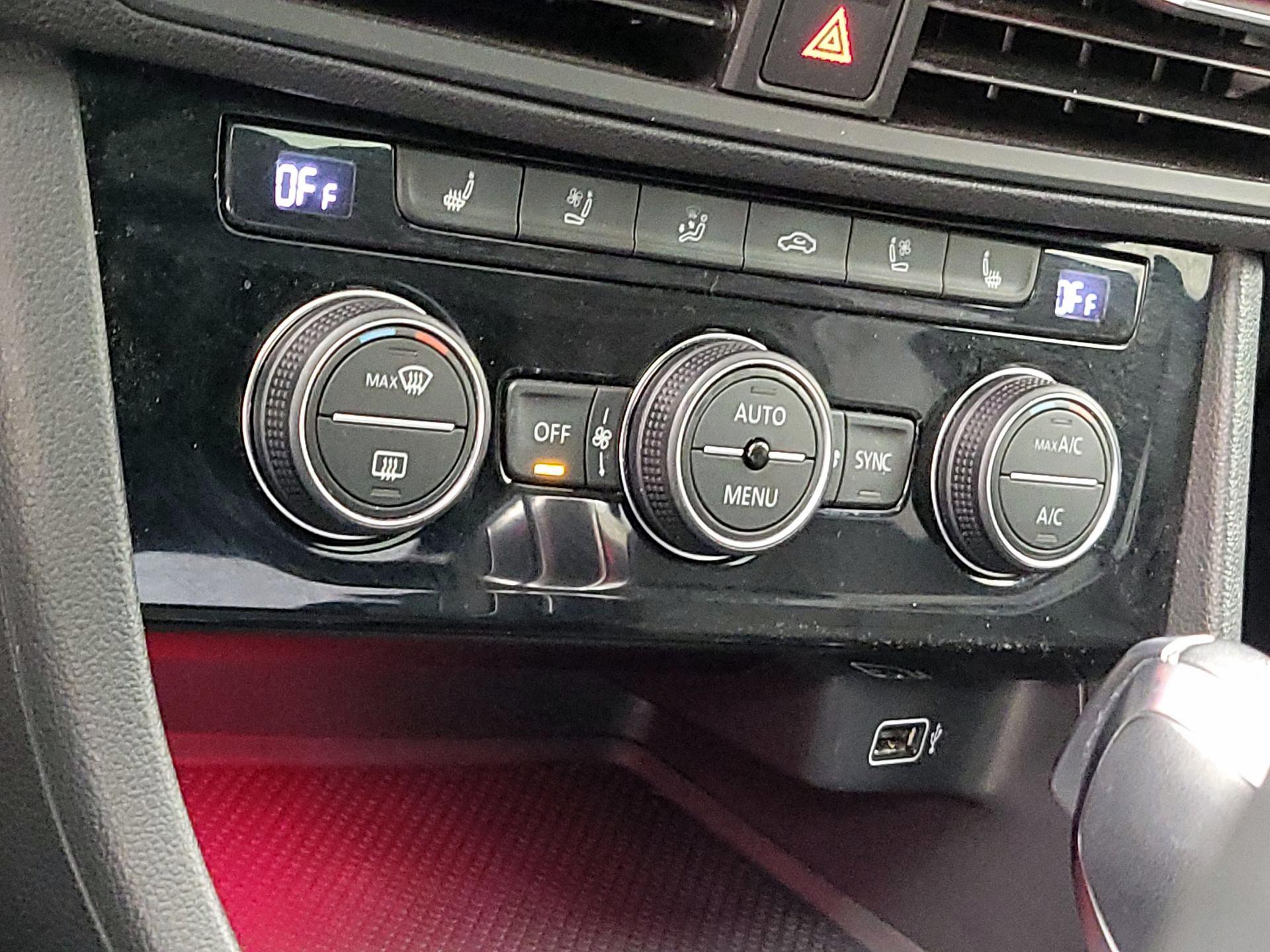 Thumbnail: 2019 Volkswagen Jetta - 16