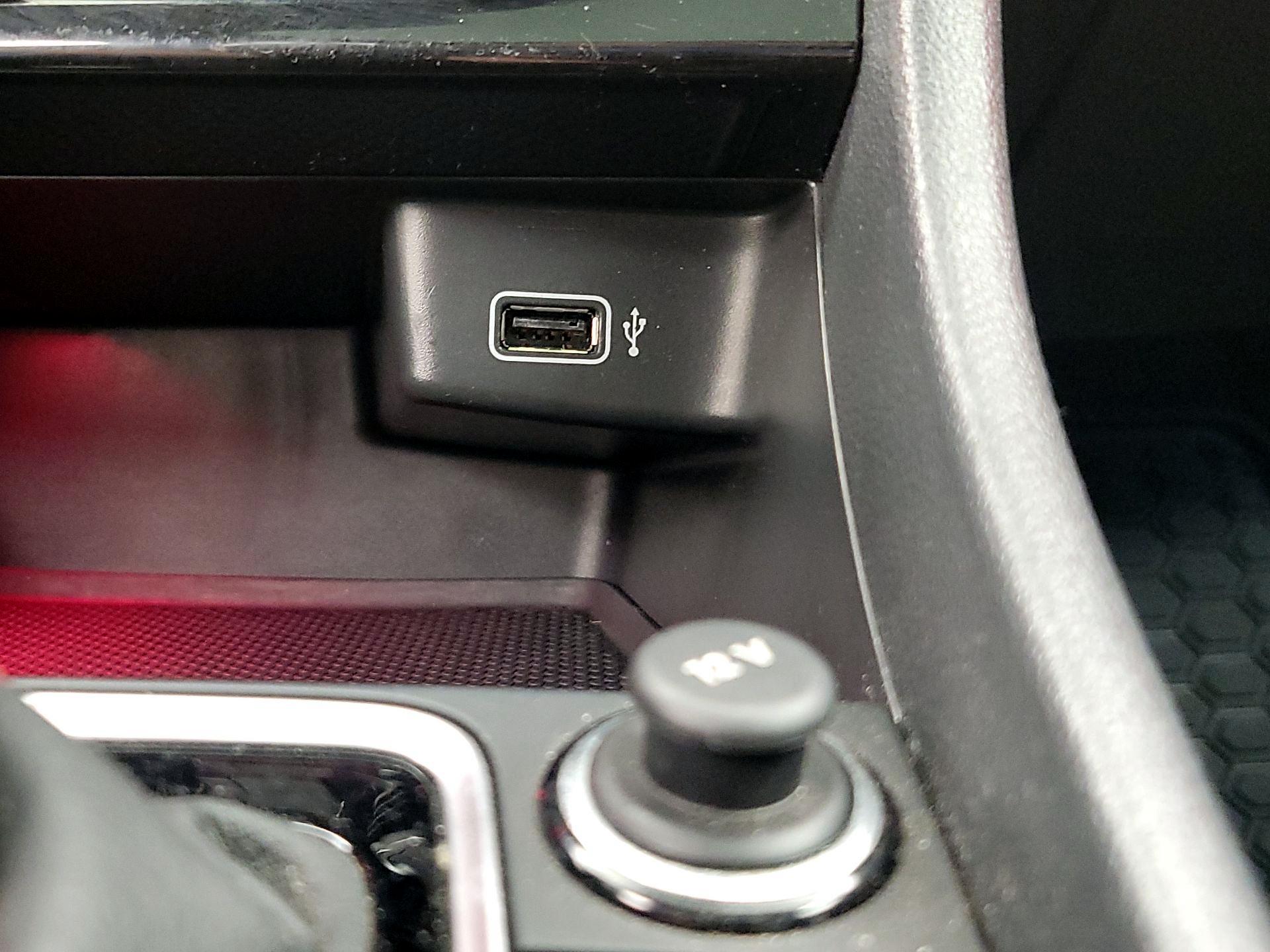 Thumbnail: 2019 Volkswagen Jetta - 18