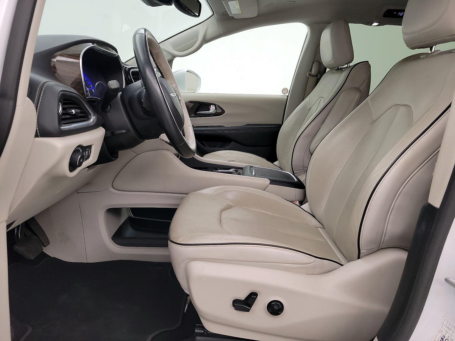 Thumbnail: 2021 Chrysler Pacifica - 11