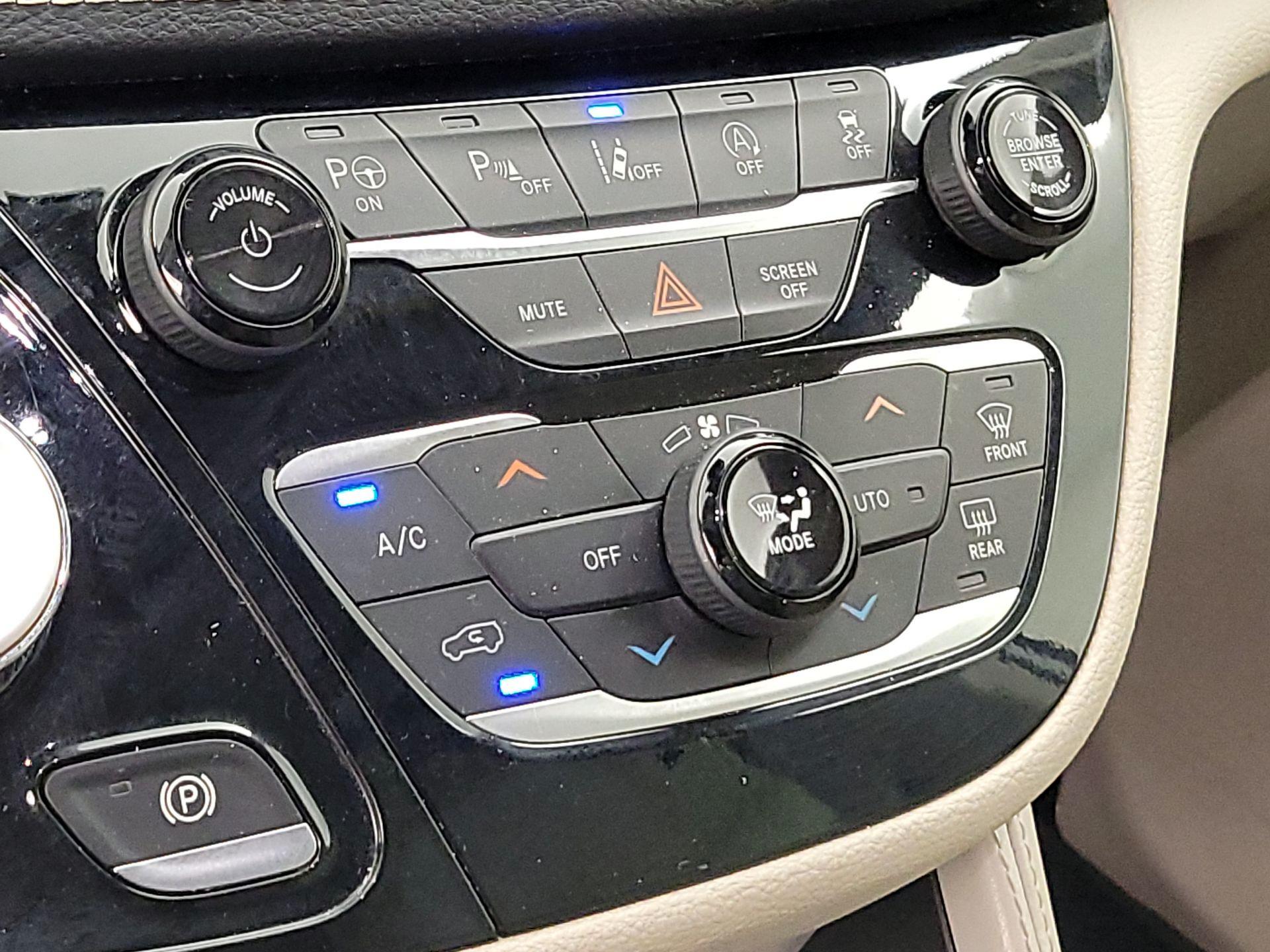 Thumbnail: 2021 Chrysler Pacifica - 14