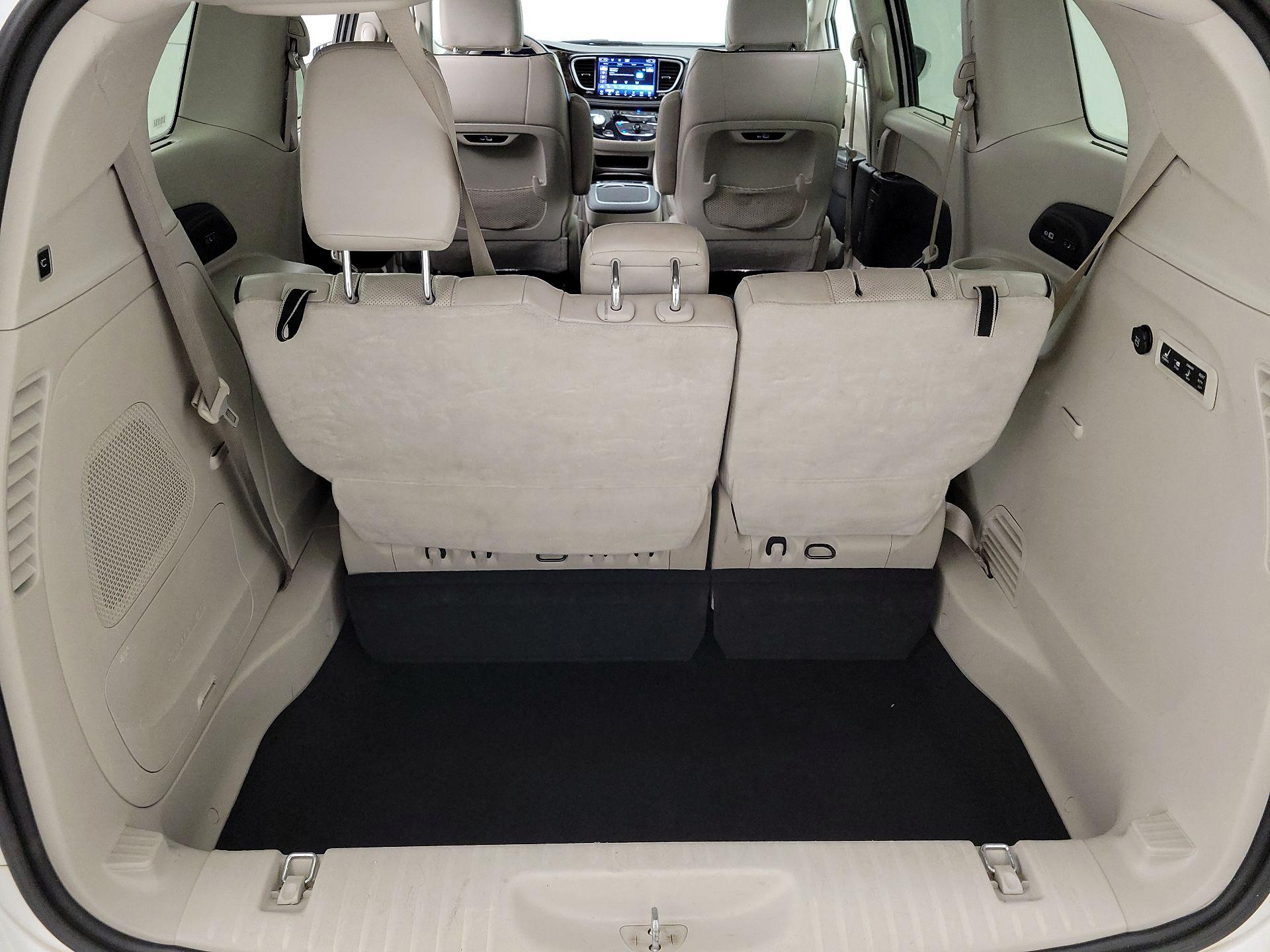 Thumbnail: 2021 Chrysler Pacifica - 18