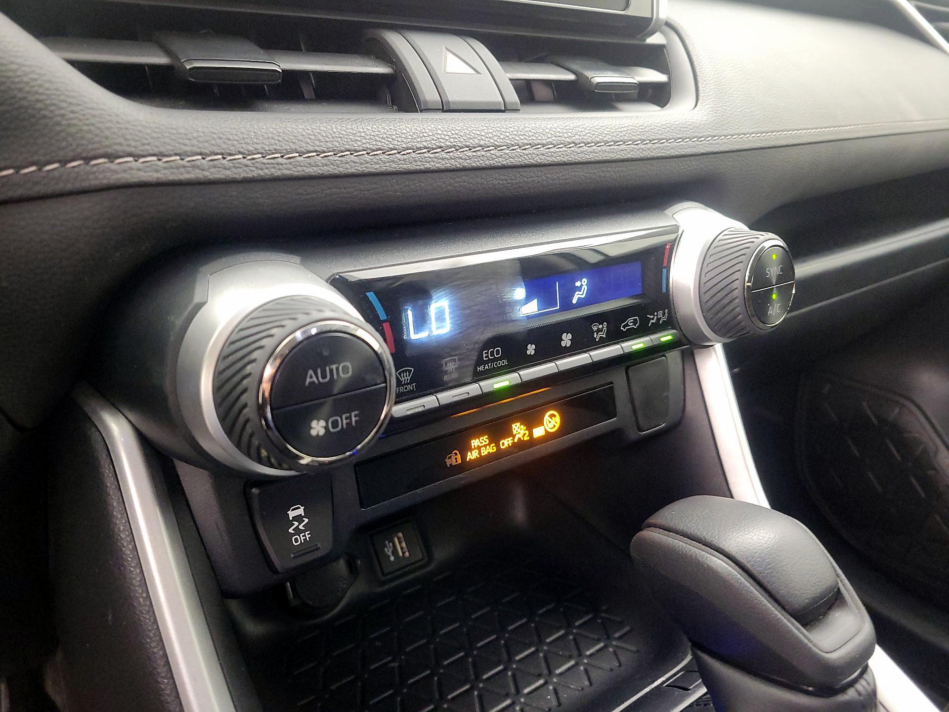 Thumbnail: 2024 Toyota RAV4 - 16