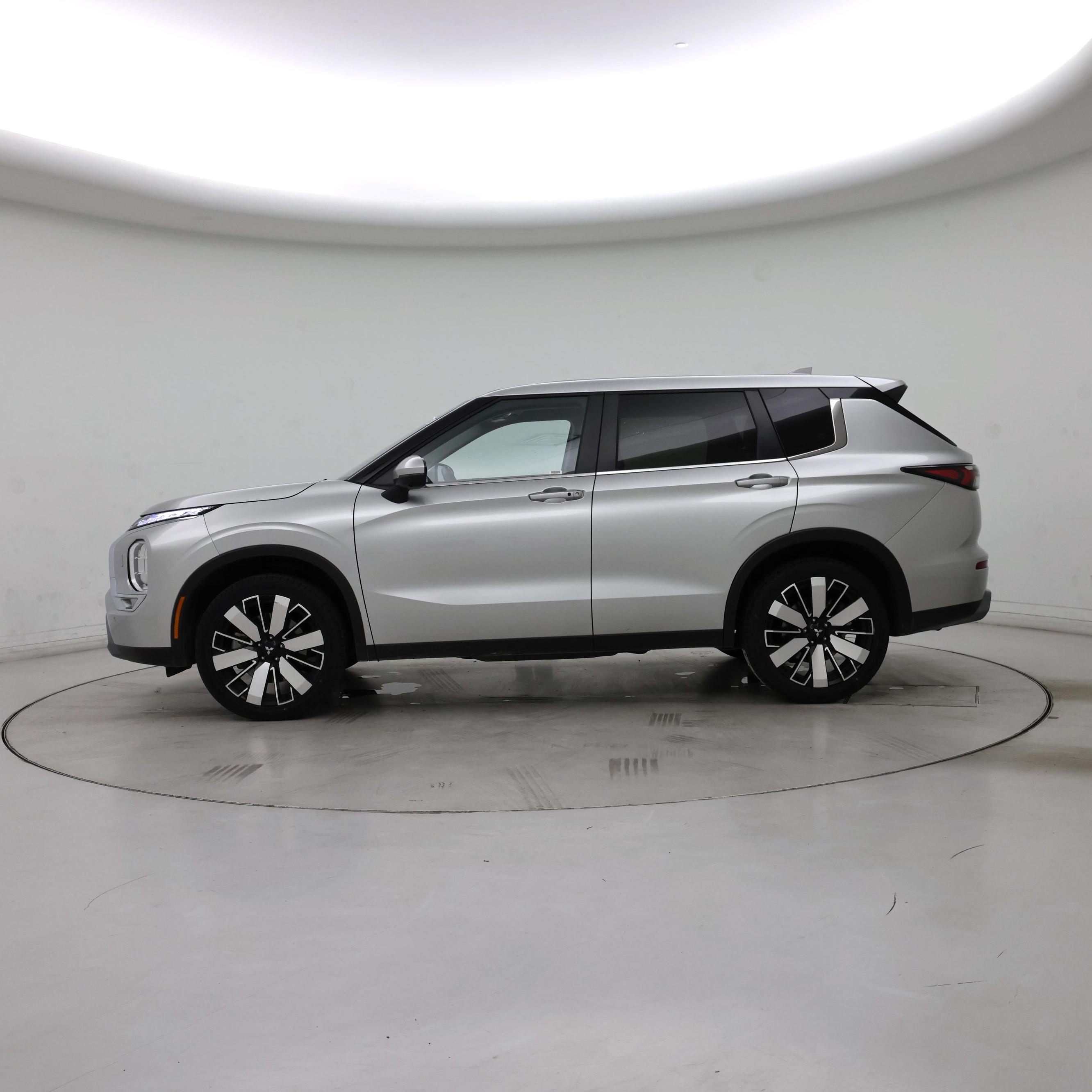 Thumbnail: 2025 Mitsubishi Outlander - 3