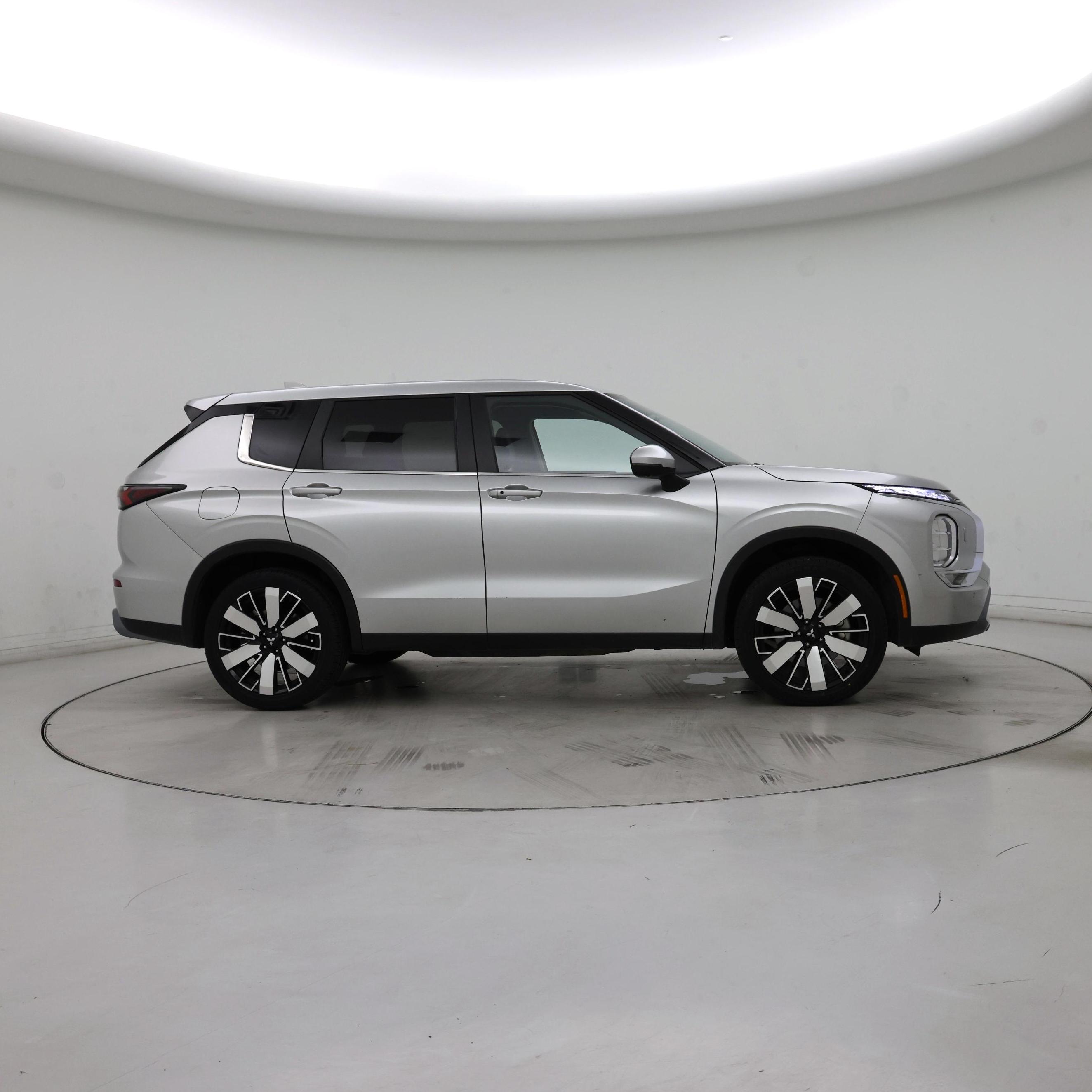 Thumbnail: 2025 Mitsubishi Outlander - 7