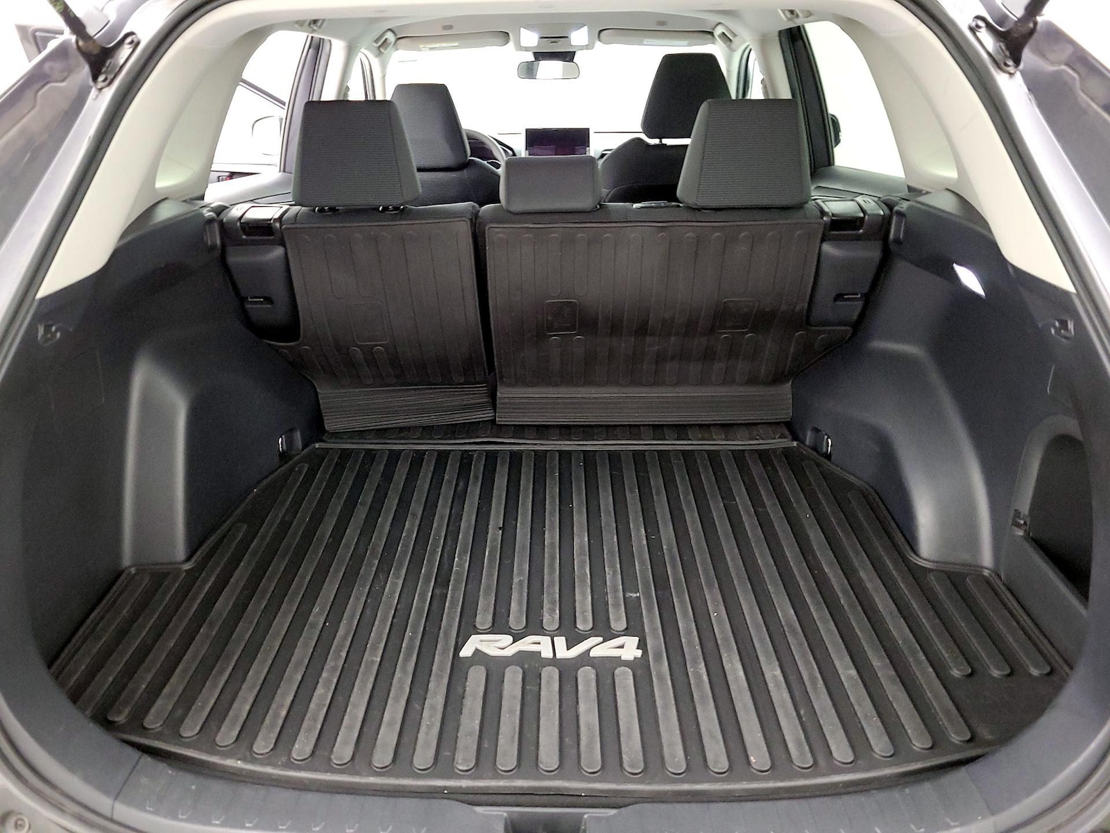 2024 Toyota RAV4 LE - Photo 22