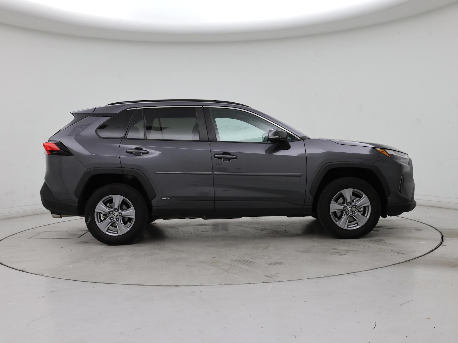 2024 Toyota RAV4 LE - Photo 8