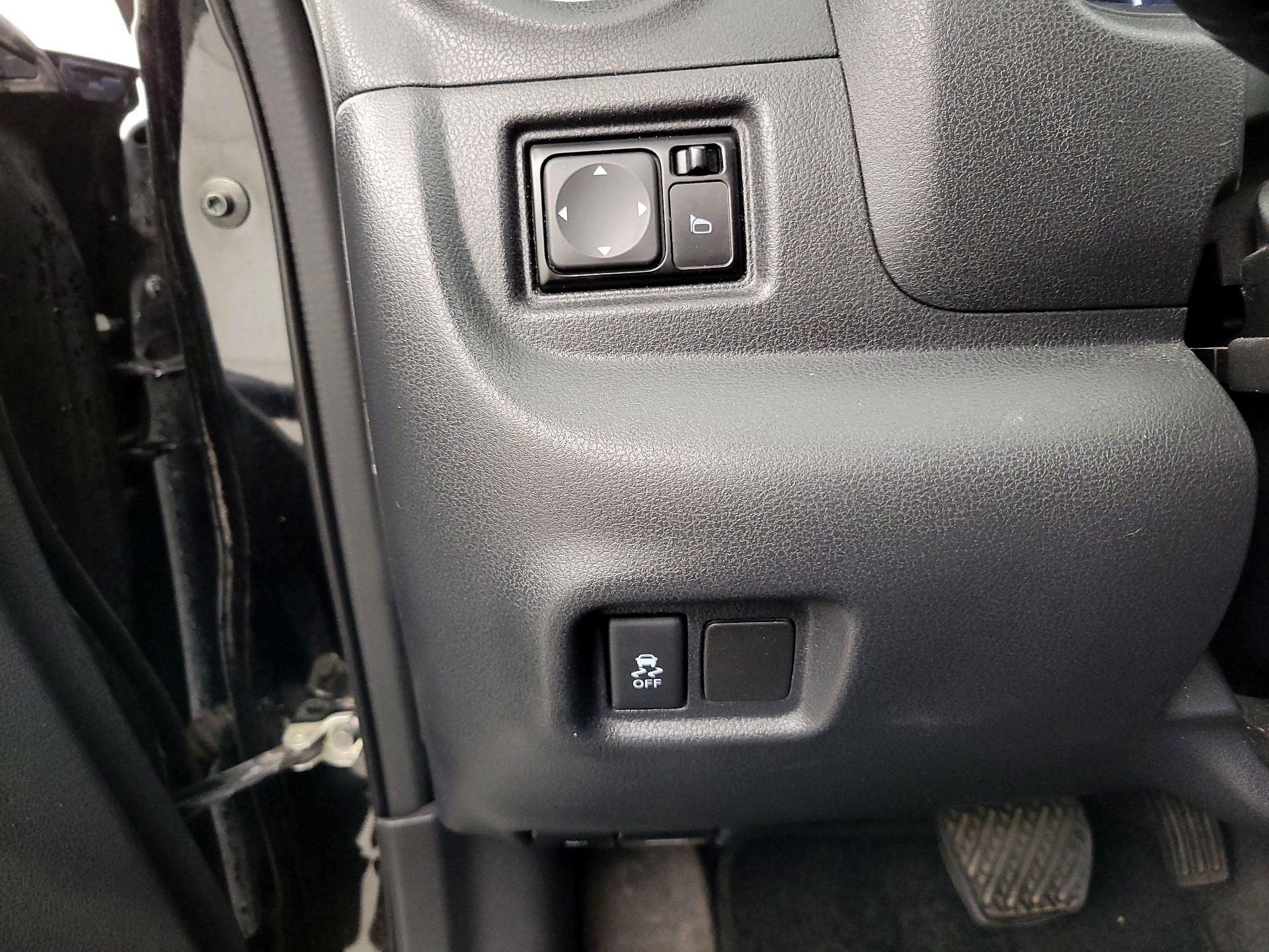 Thumbnail: 2016 Nissan Versa Note - 13