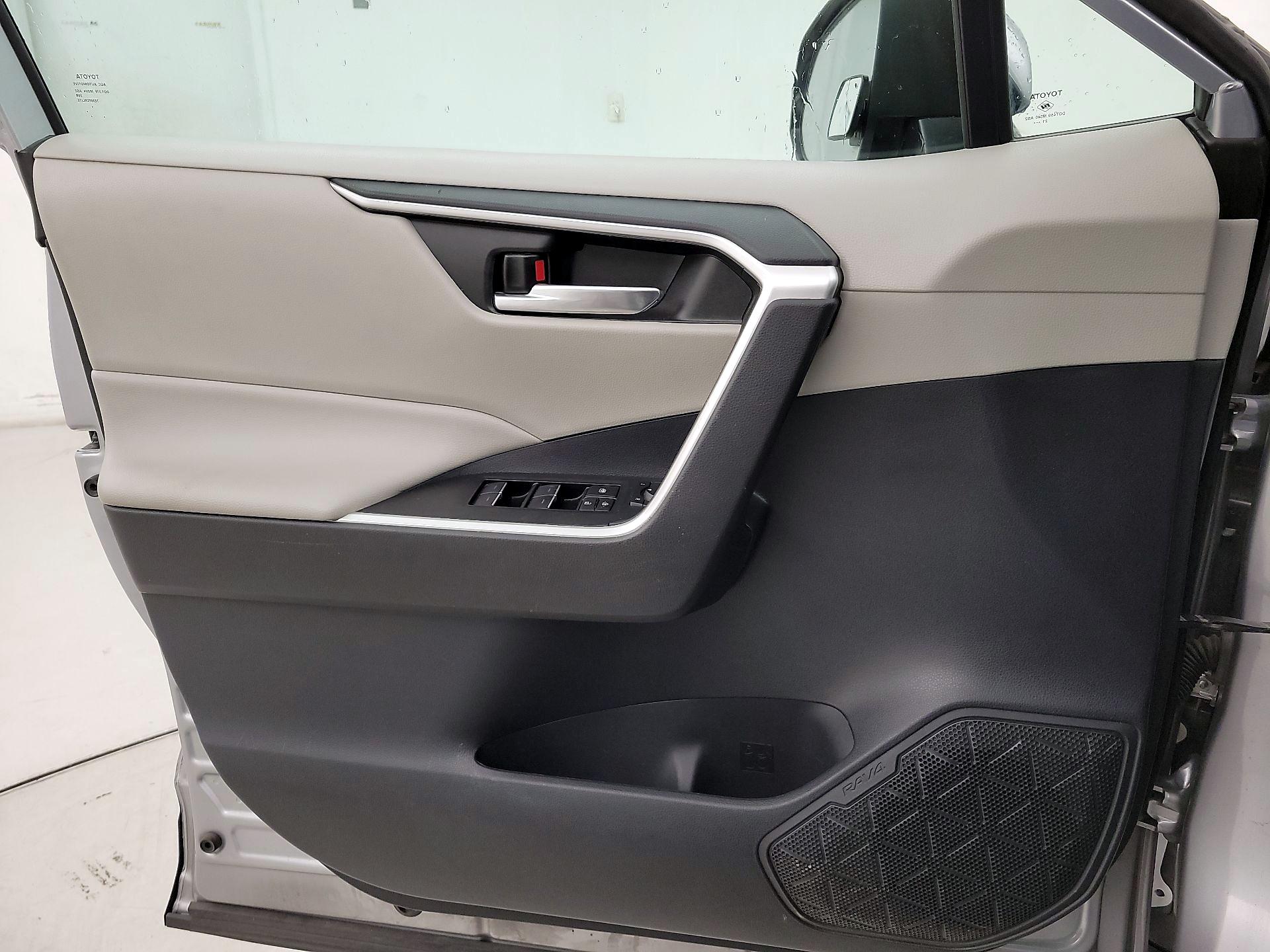 Thumbnail: 2022 Toyota RAV4 - 12