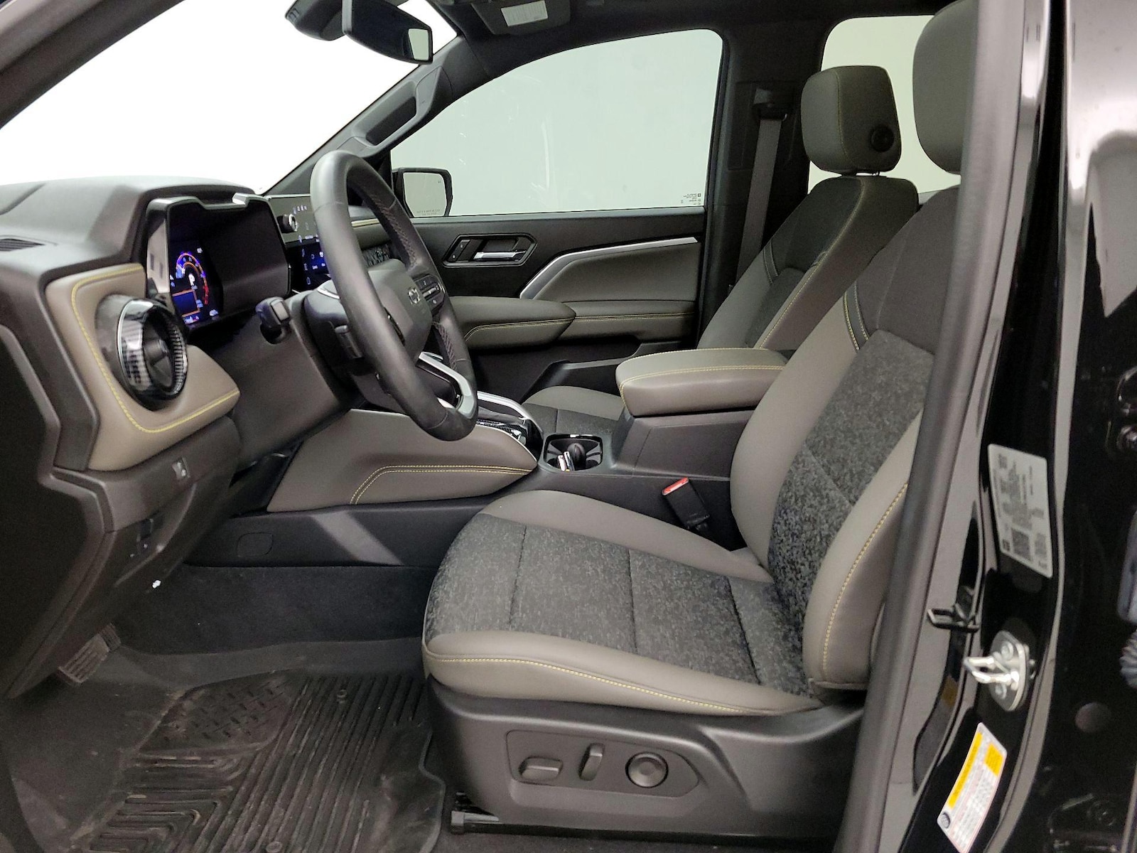 2024 Chevrolet Colorado ZR2 - Photo 12