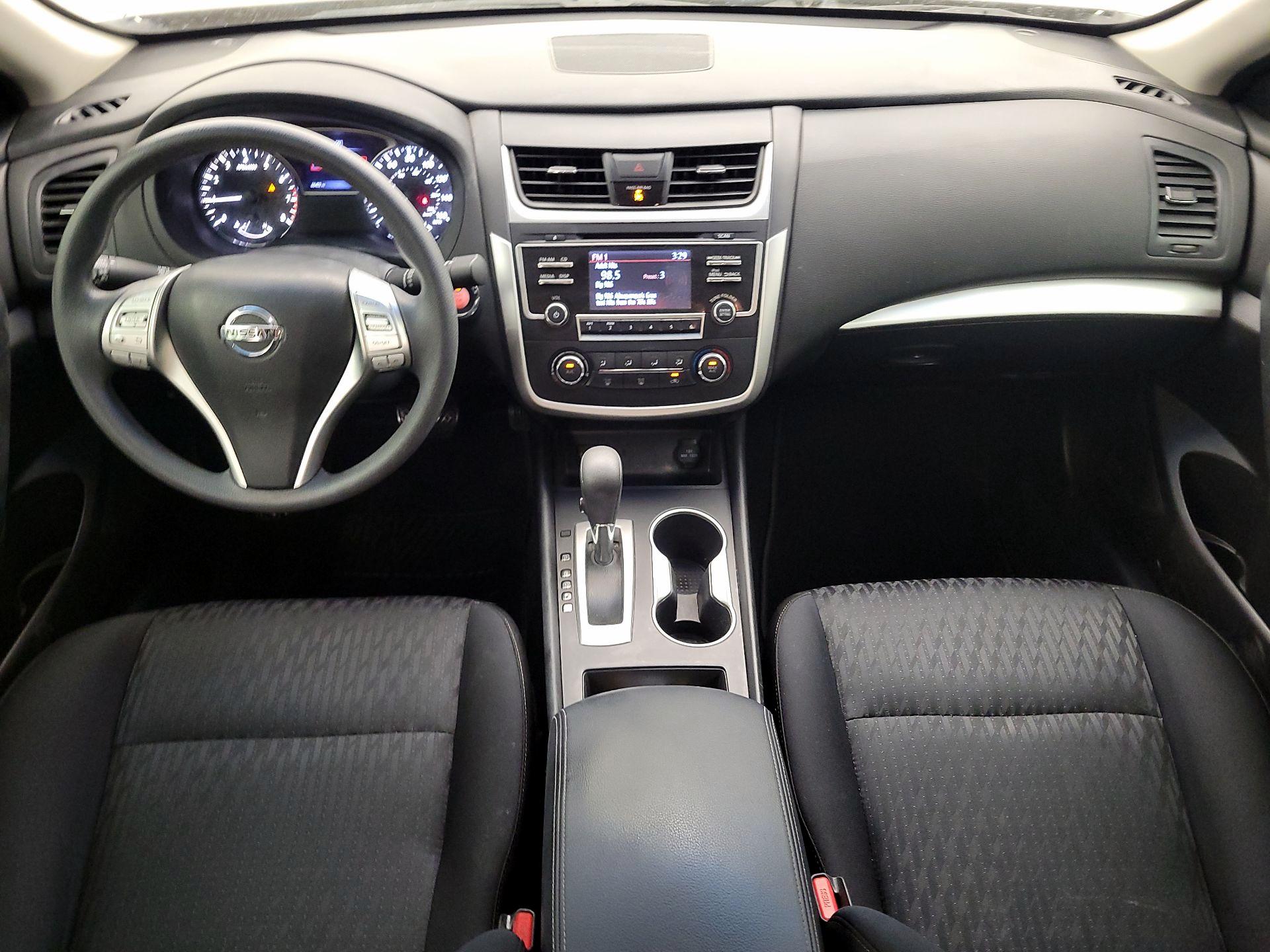 Thumbnail: 2017 Nissan Altima - 9