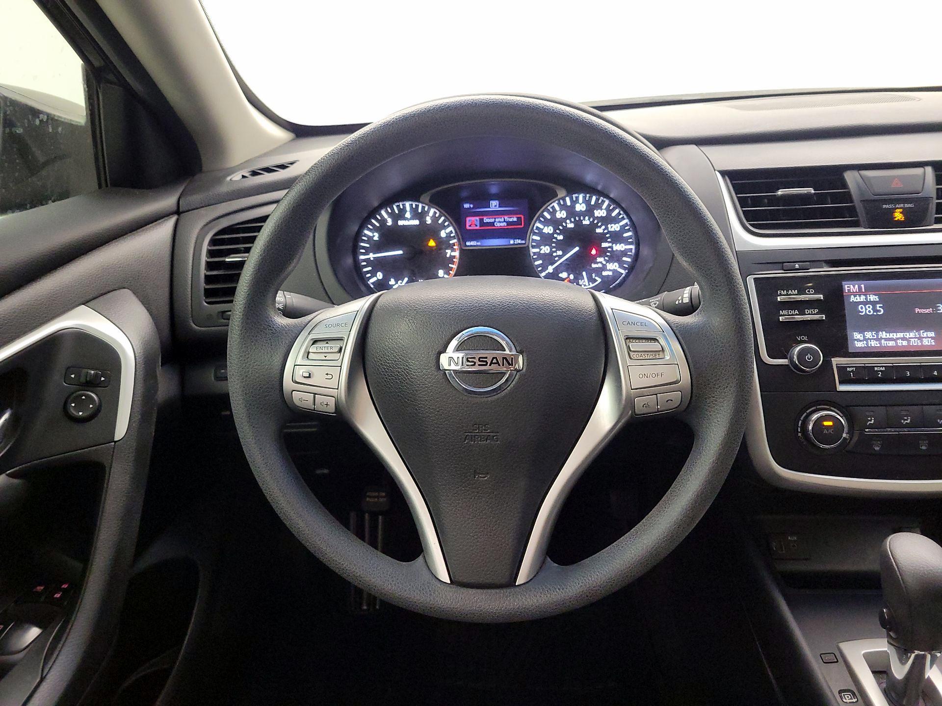 Thumbnail: 2017 Nissan Altima - 10
