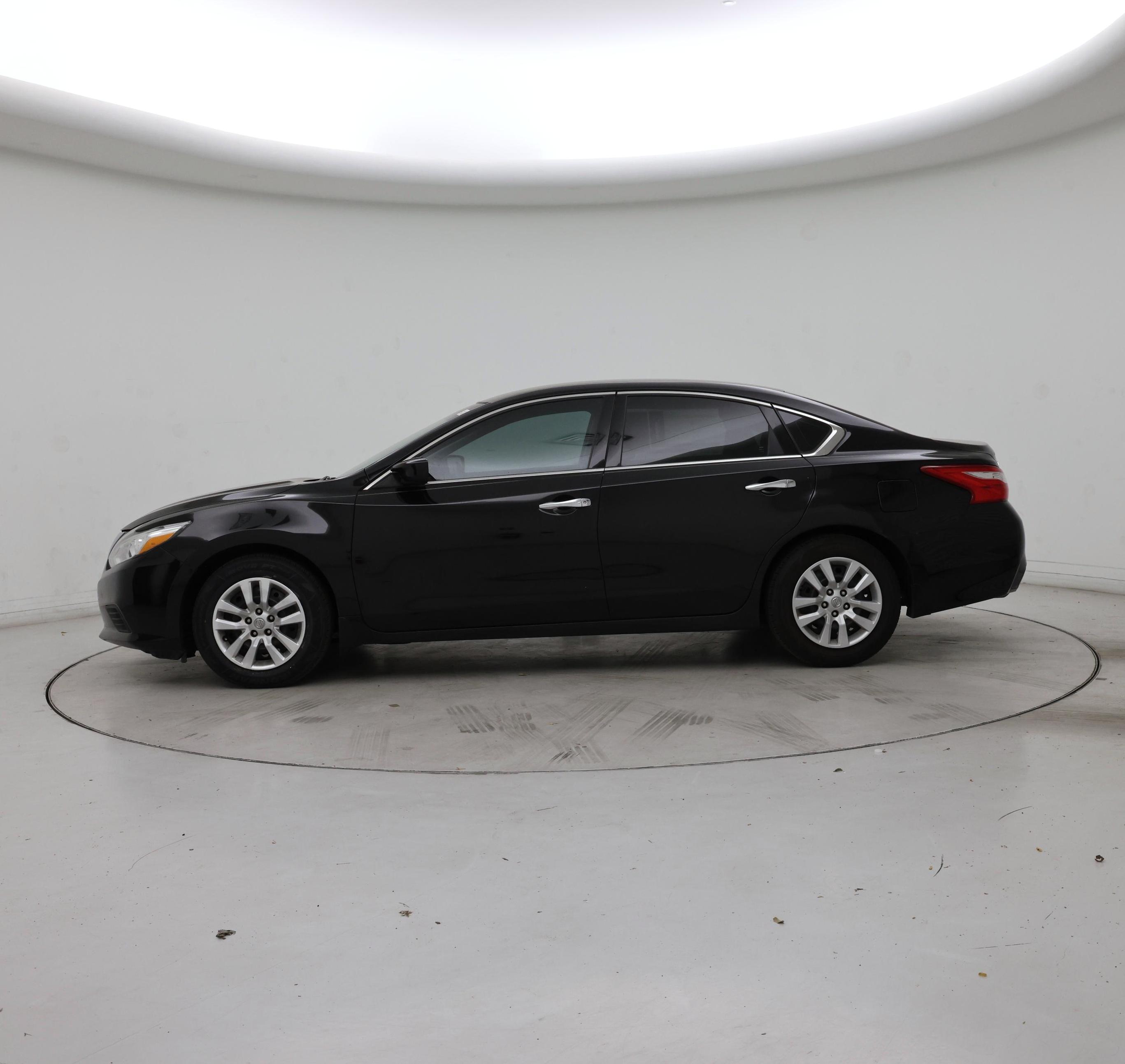 Thumbnail: 2017 Nissan Altima - 3