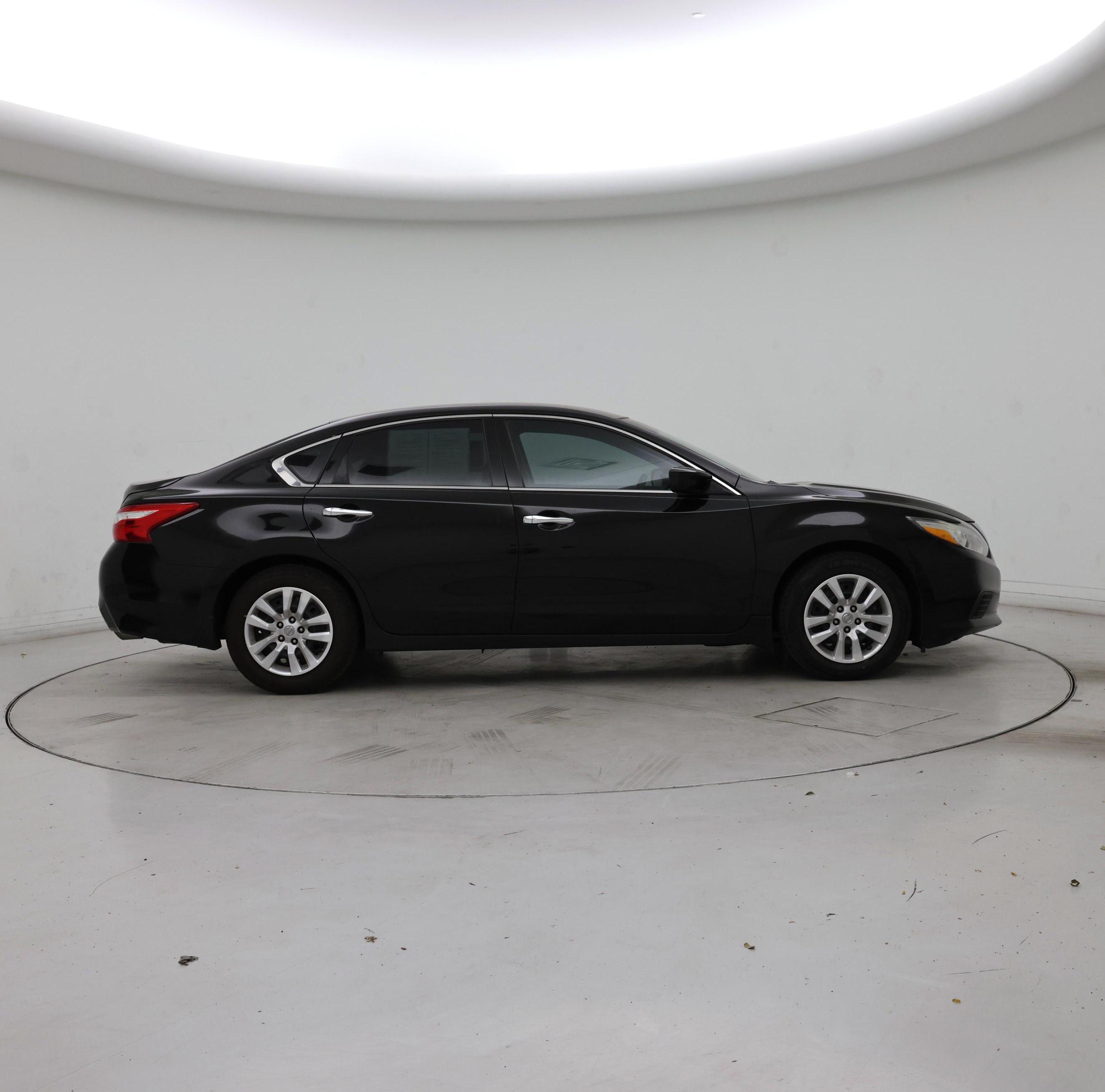 Thumbnail: 2017 Nissan Altima - 7