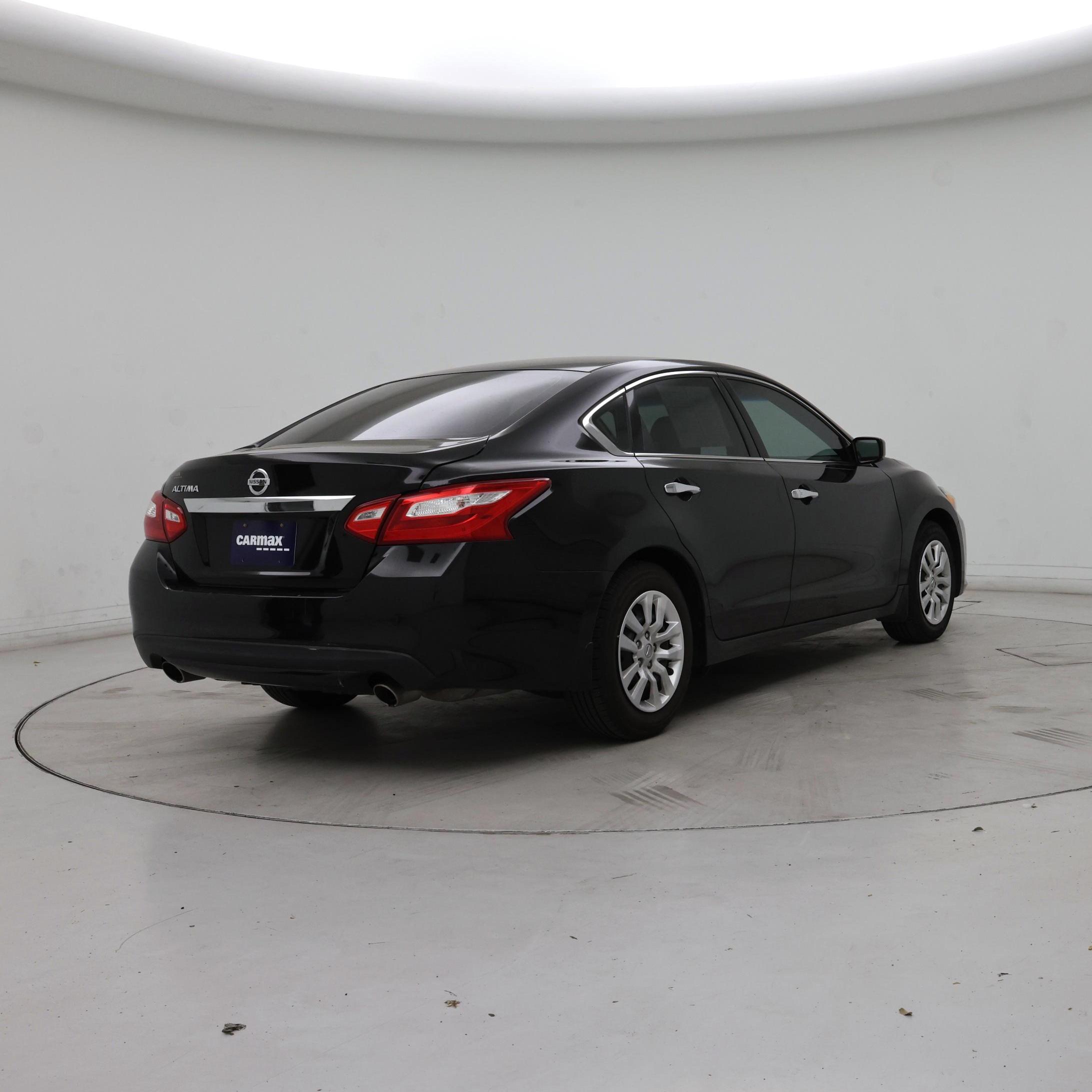 Thumbnail: 2017 Nissan Altima - 8