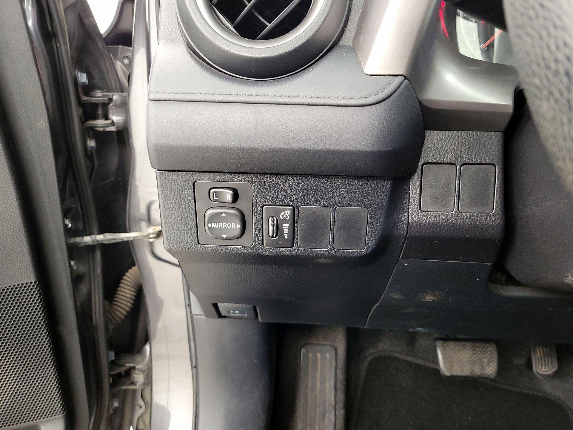 Thumbnail: 2016 Toyota RAV4 - 13