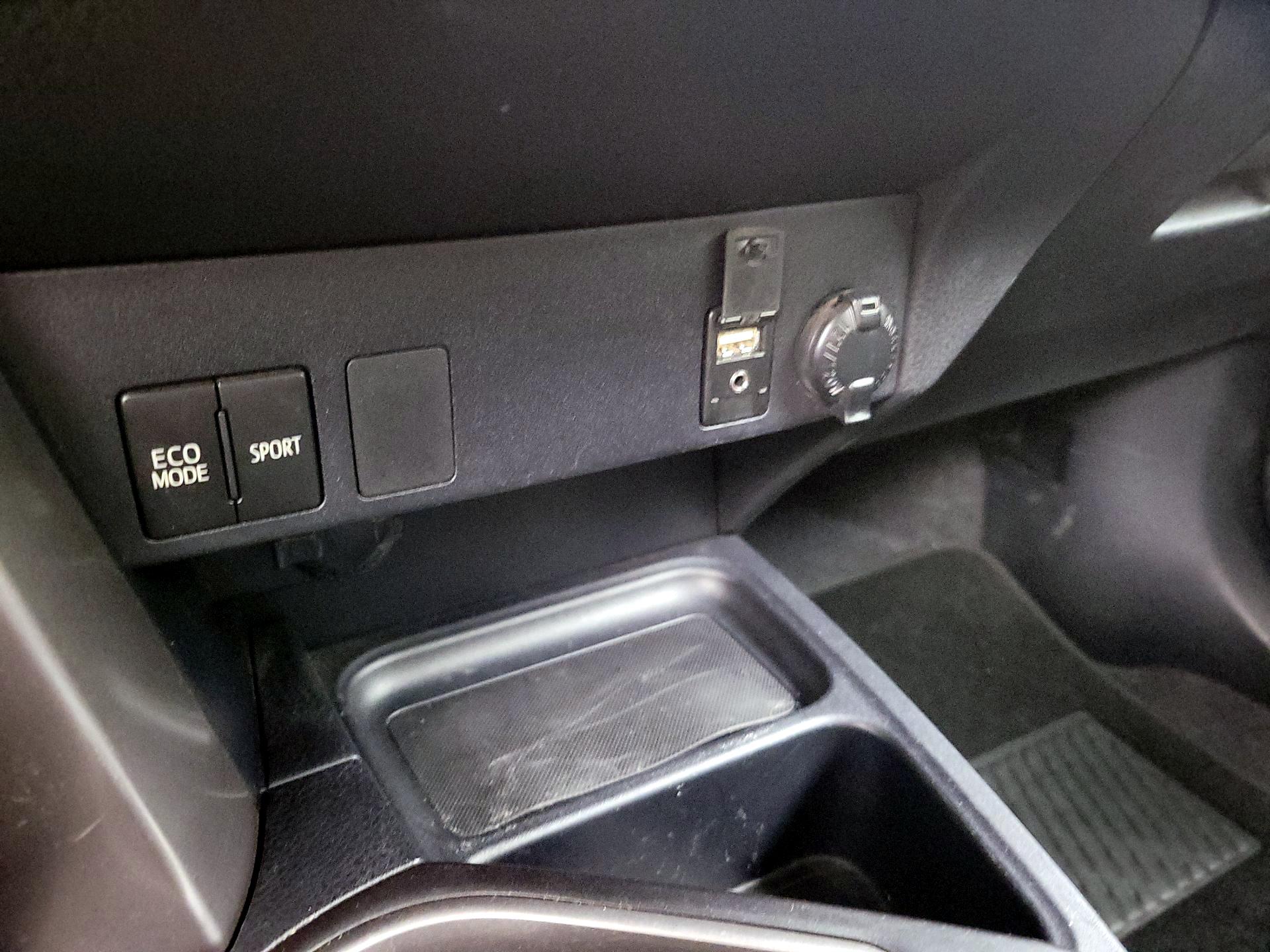 Thumbnail: 2016 Toyota RAV4 - 18